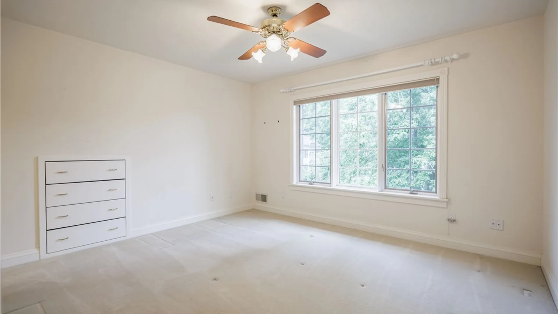 Property at 24 Roxbury Lane, Pittsford, NY 14534 28