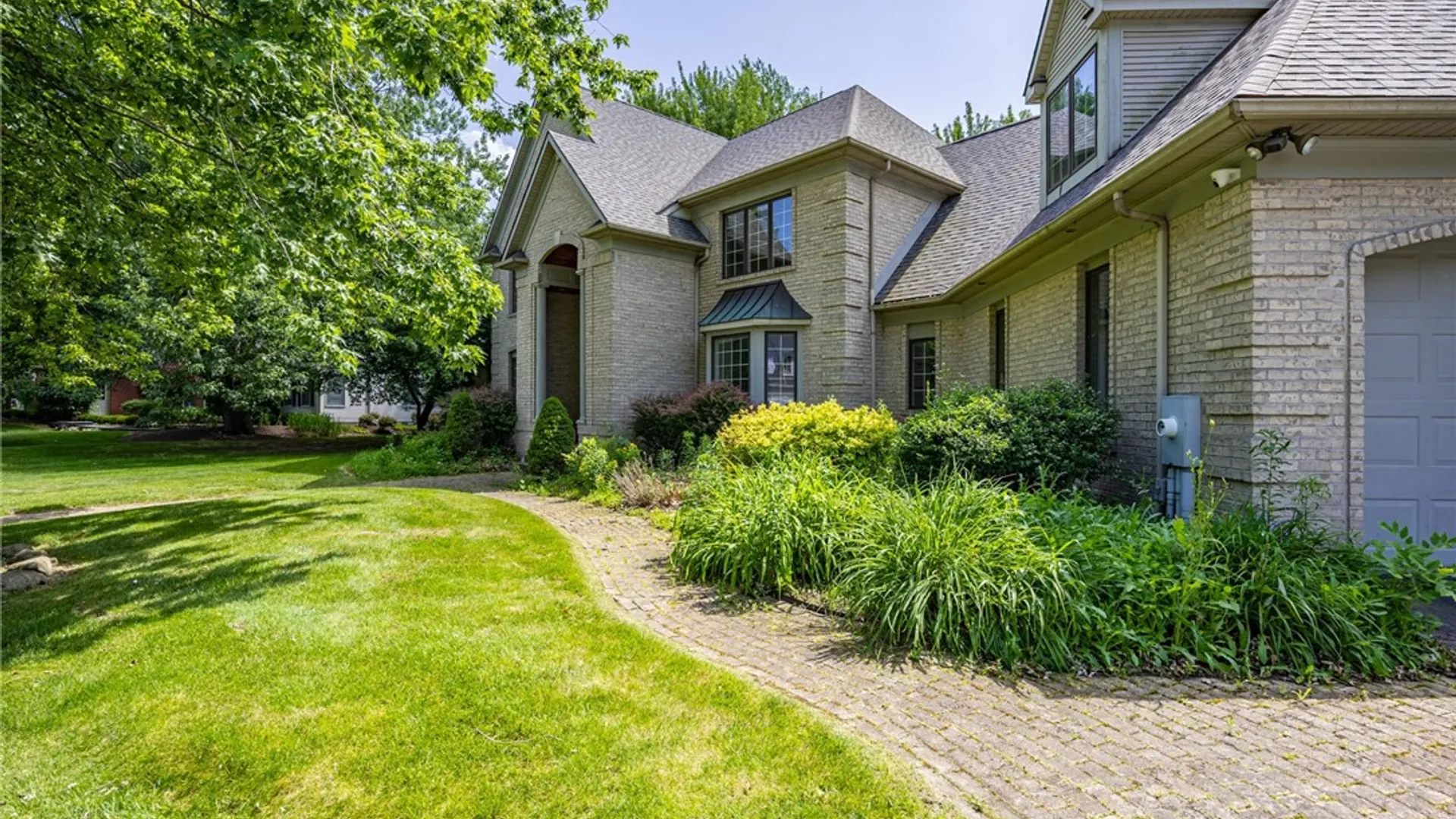 Property at 24 Roxbury Lane, Pittsford, NY 14534 3