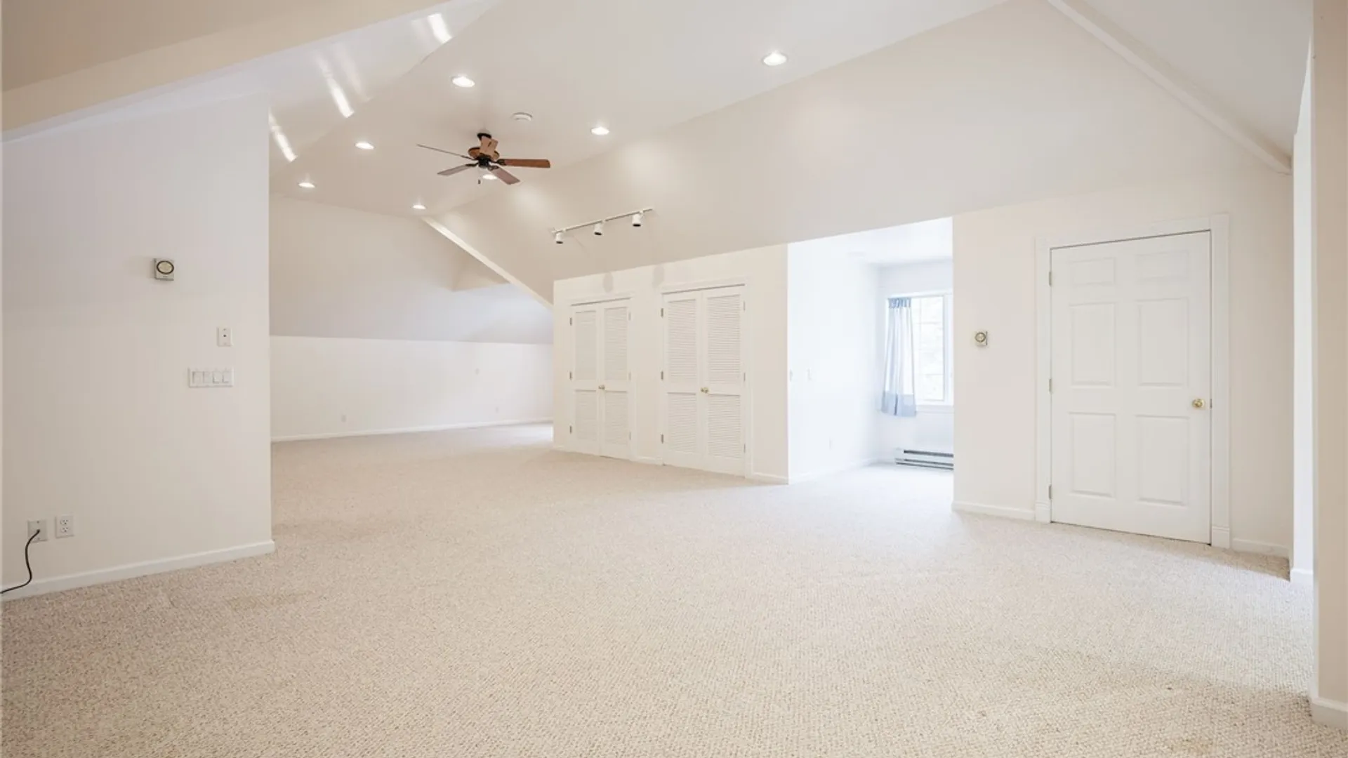 Property at 24 Roxbury Lane, Pittsford, NY 14534 31