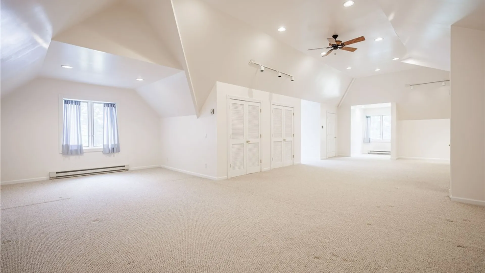 Property at 24 Roxbury Lane, Pittsford, NY 14534 32