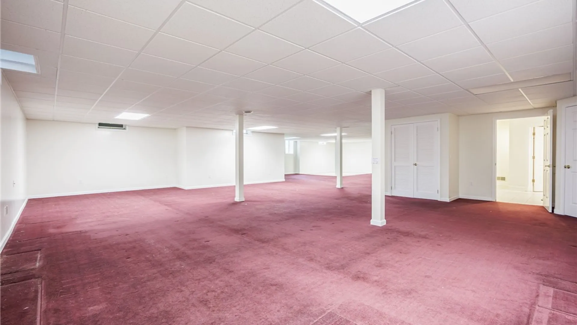 Property at 24 Roxbury Lane, Pittsford, NY 14534 37