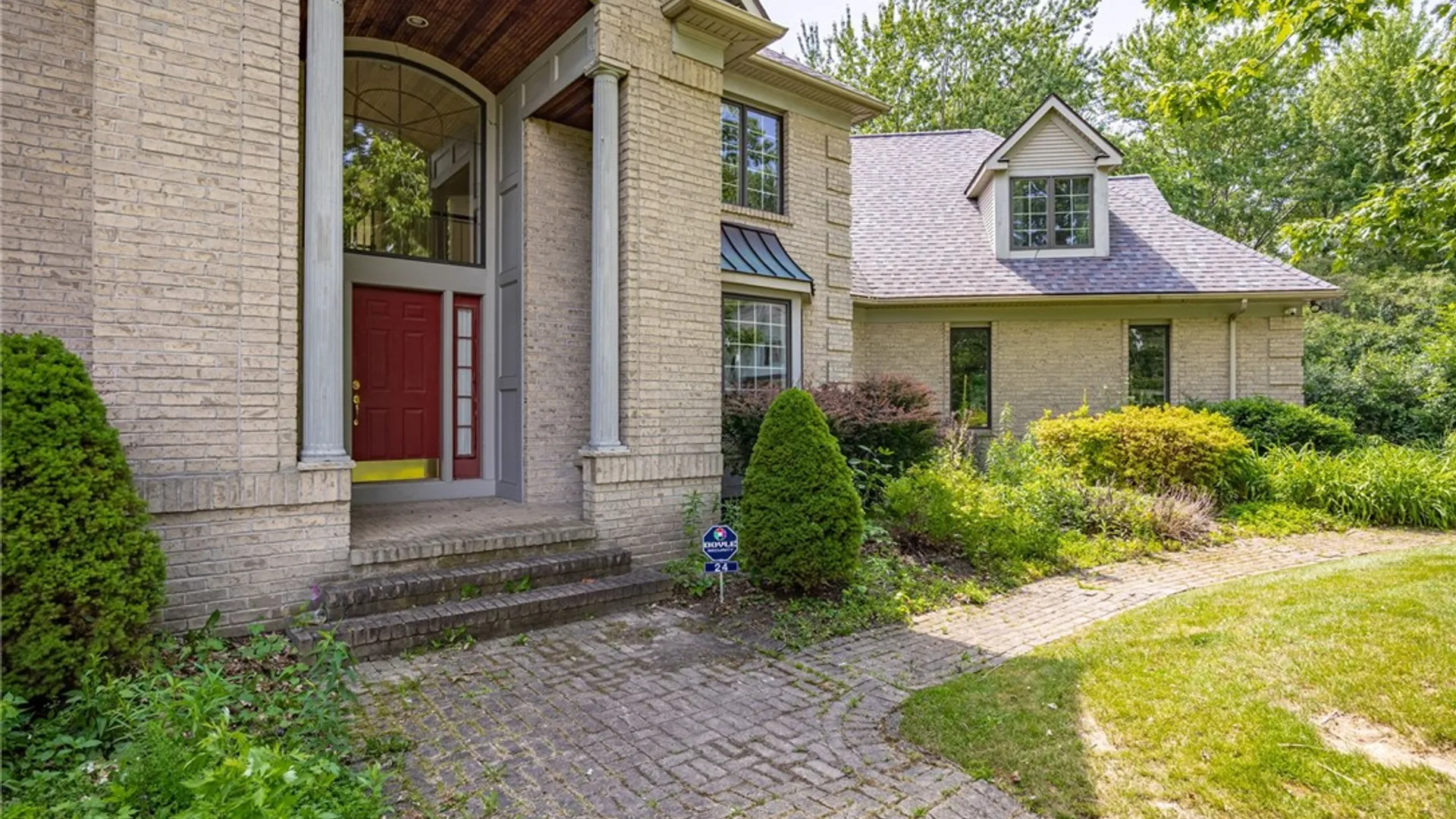 Property at 24 Roxbury Lane, Pittsford, NY 14534 4