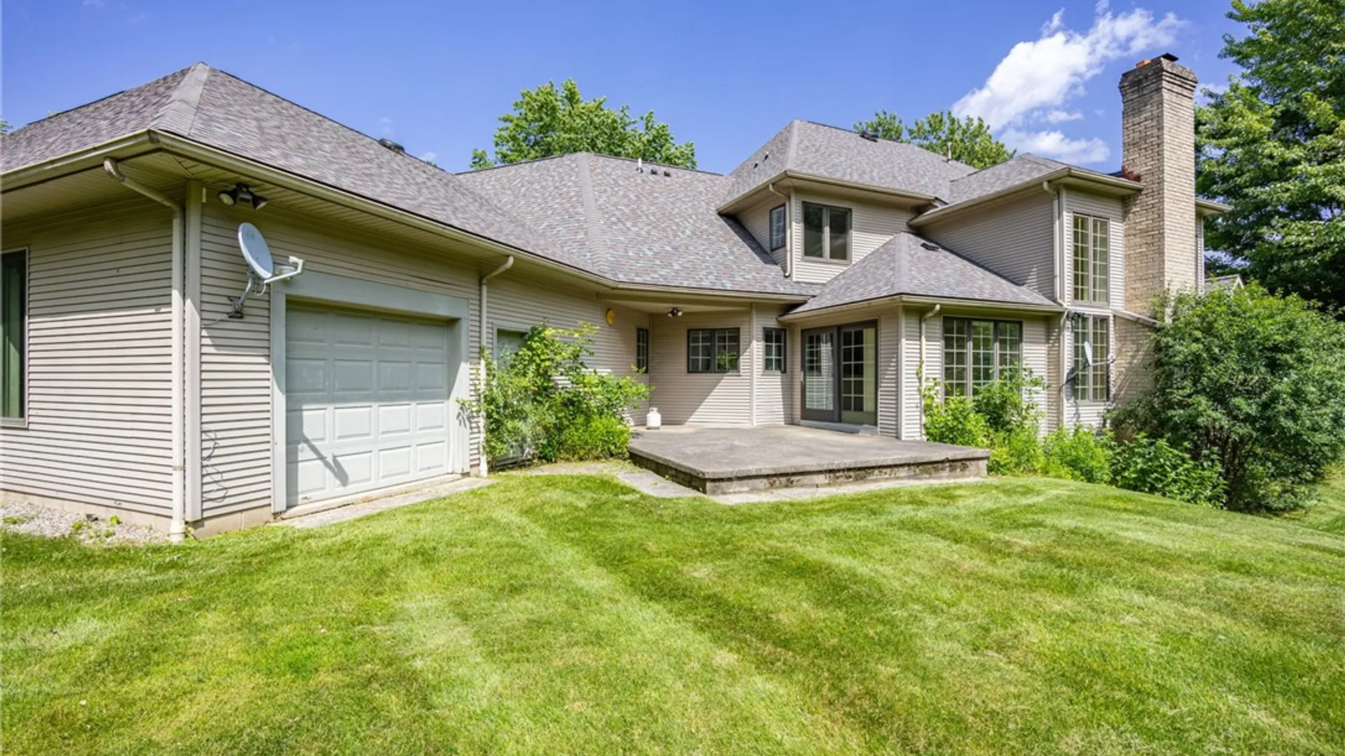 Property at 24 Roxbury Lane, Pittsford, NY 14534 40