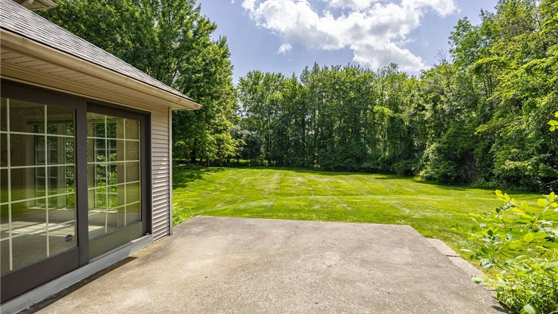 Property at 24 Roxbury Lane, Pittsford, NY 14534 42