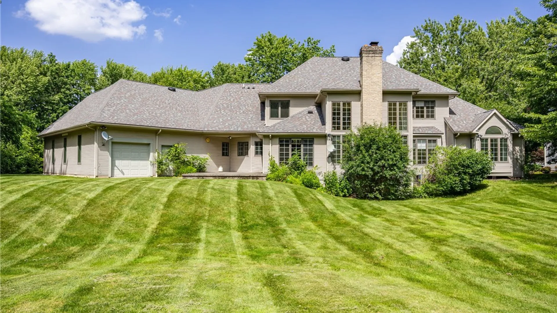 Property at 24 Roxbury Lane, Pittsford, NY 14534 43