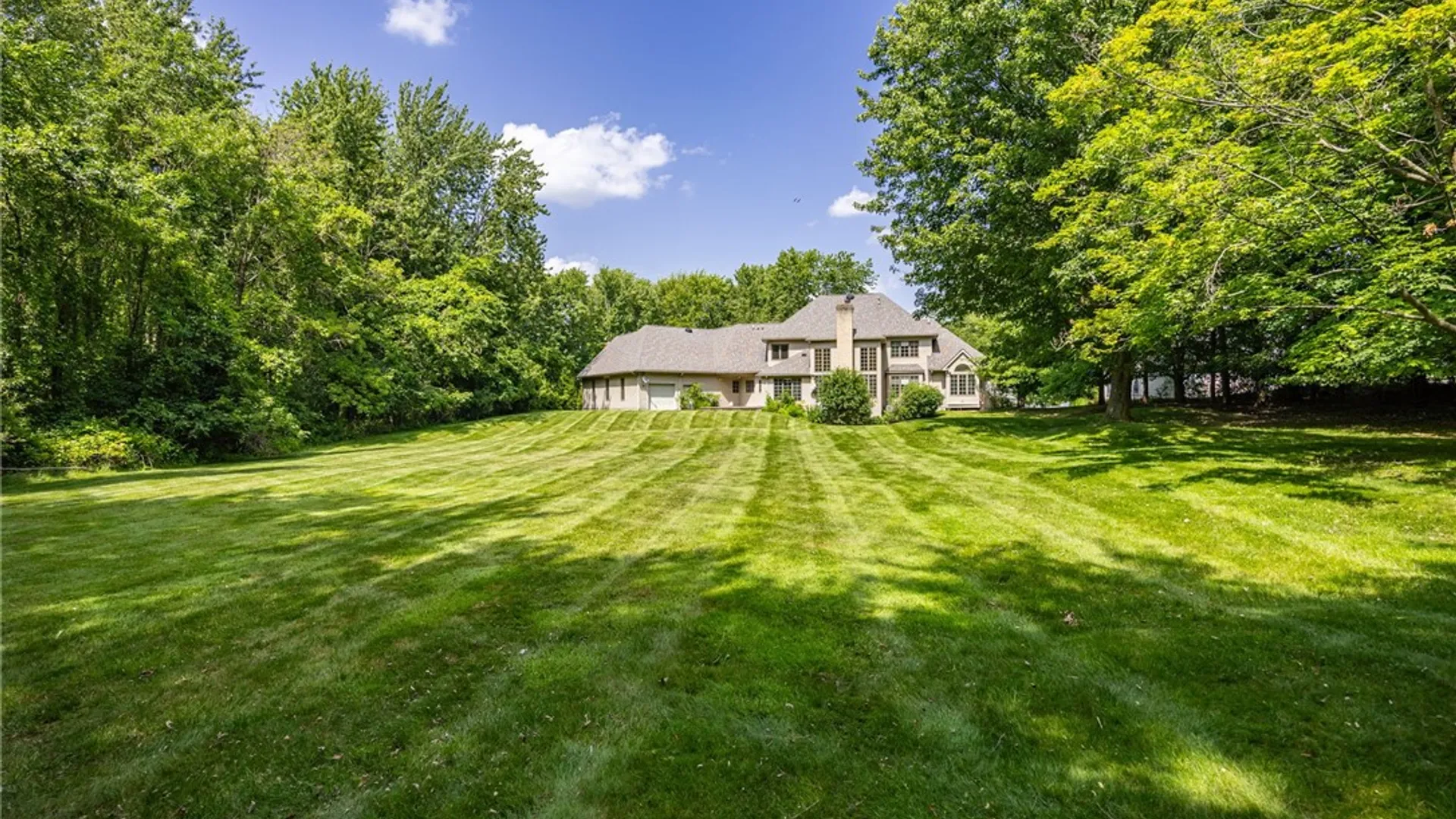 Property at 24 Roxbury Lane, Pittsford, NY 14534 44