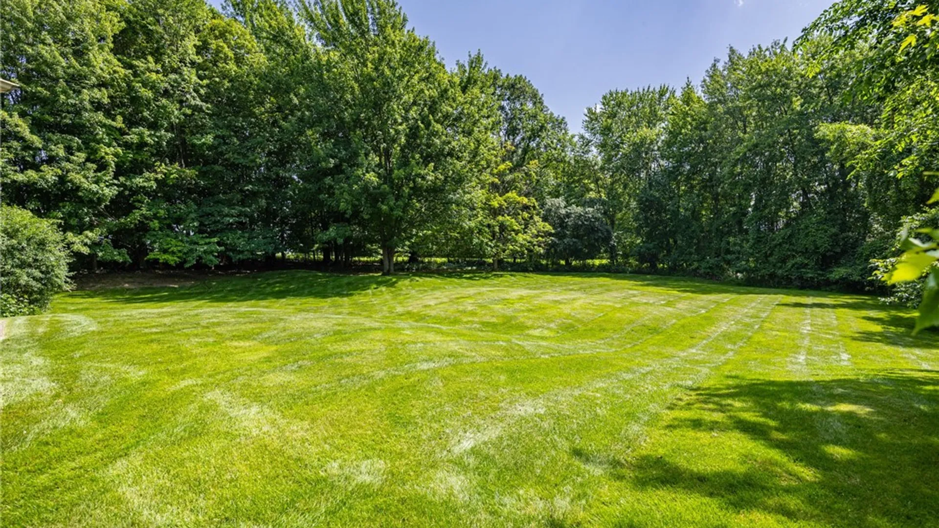Property at 24 Roxbury Lane, Pittsford, NY 14534 45