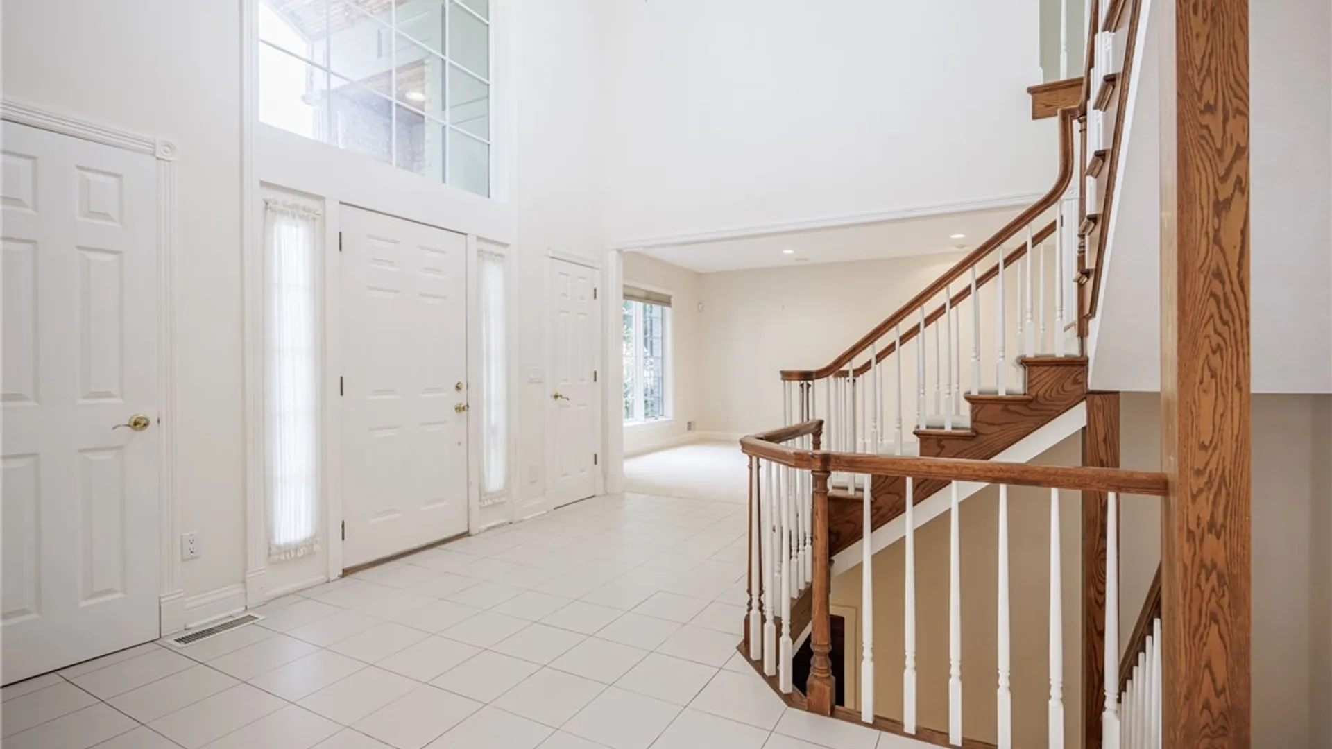 Property at 24 Roxbury Lane, Pittsford, NY 14534 6