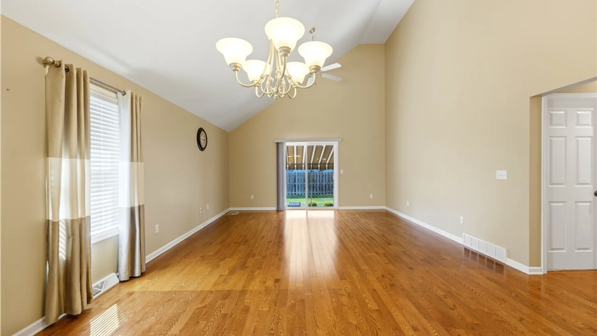 Property at 6 Wetherby, Lancaster, NY 14086 10
