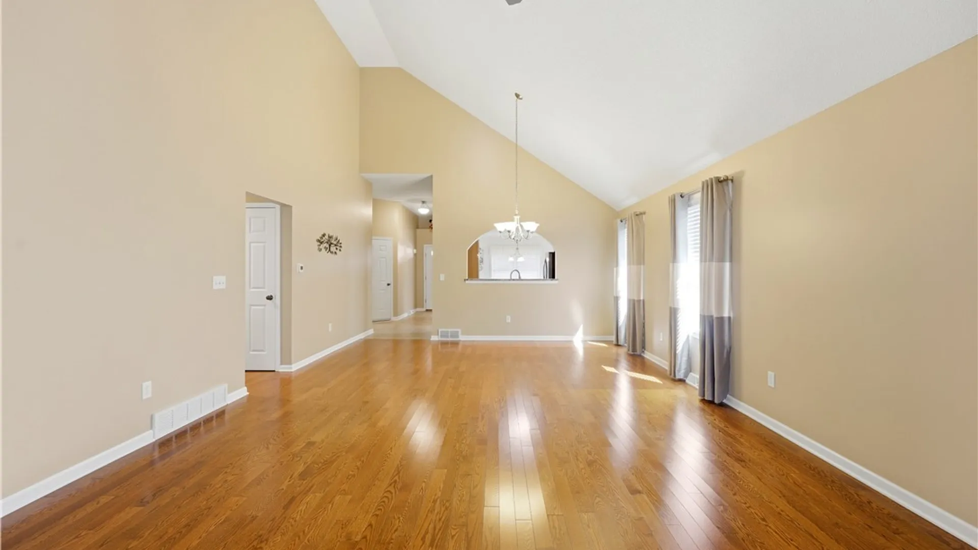 Property at 6 Wetherby, Lancaster, NY 14086 12