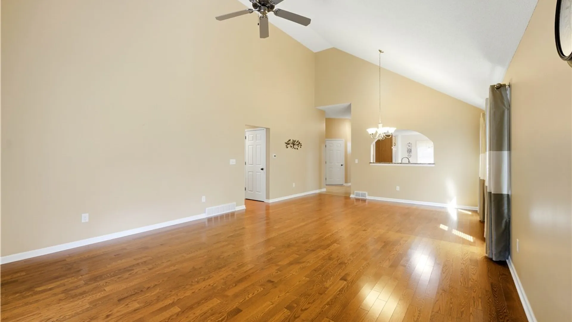 Property at 6 Wetherby, Lancaster, NY 14086 13
