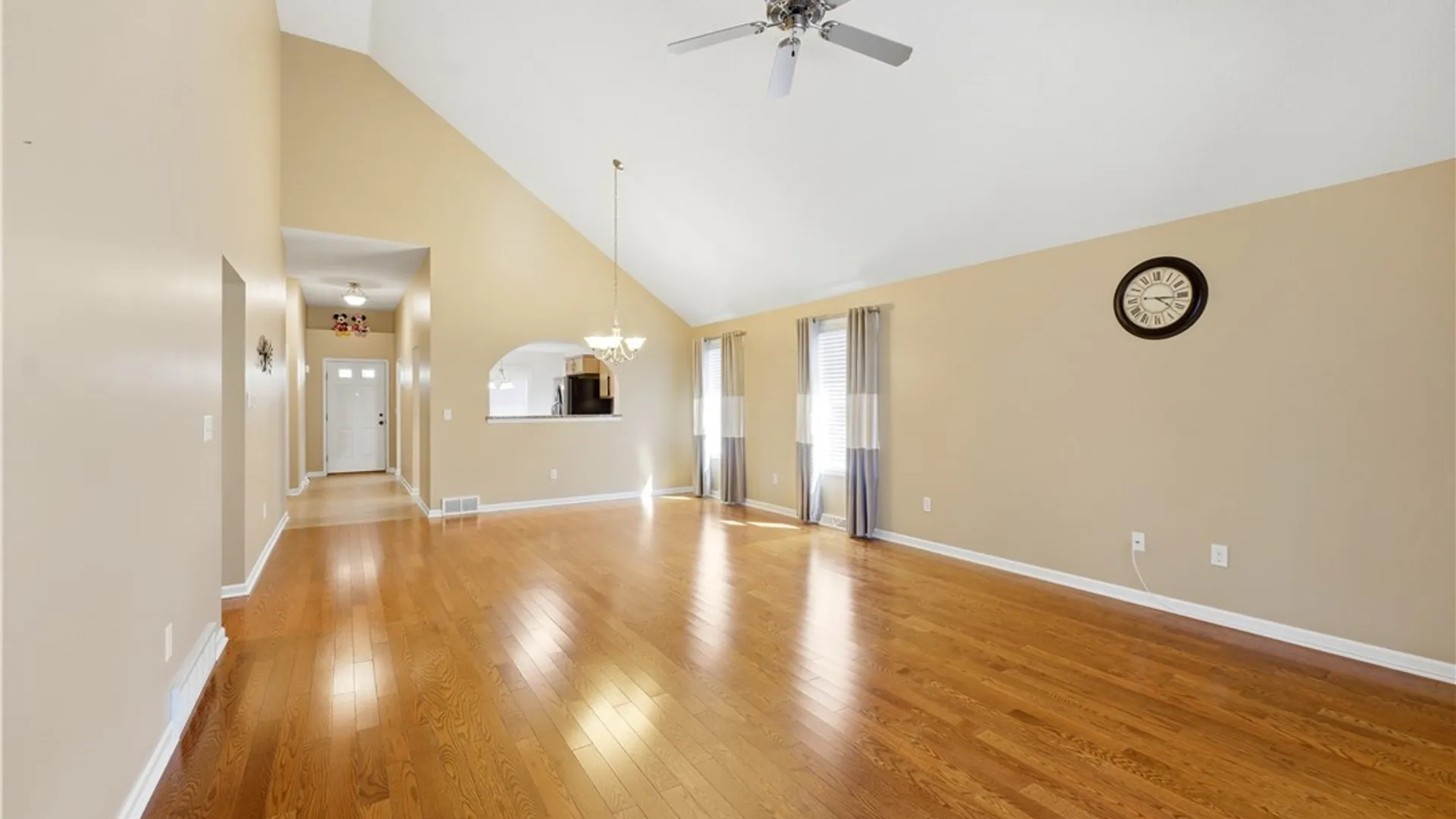 Property at 6 Wetherby, Lancaster, NY 14086 14