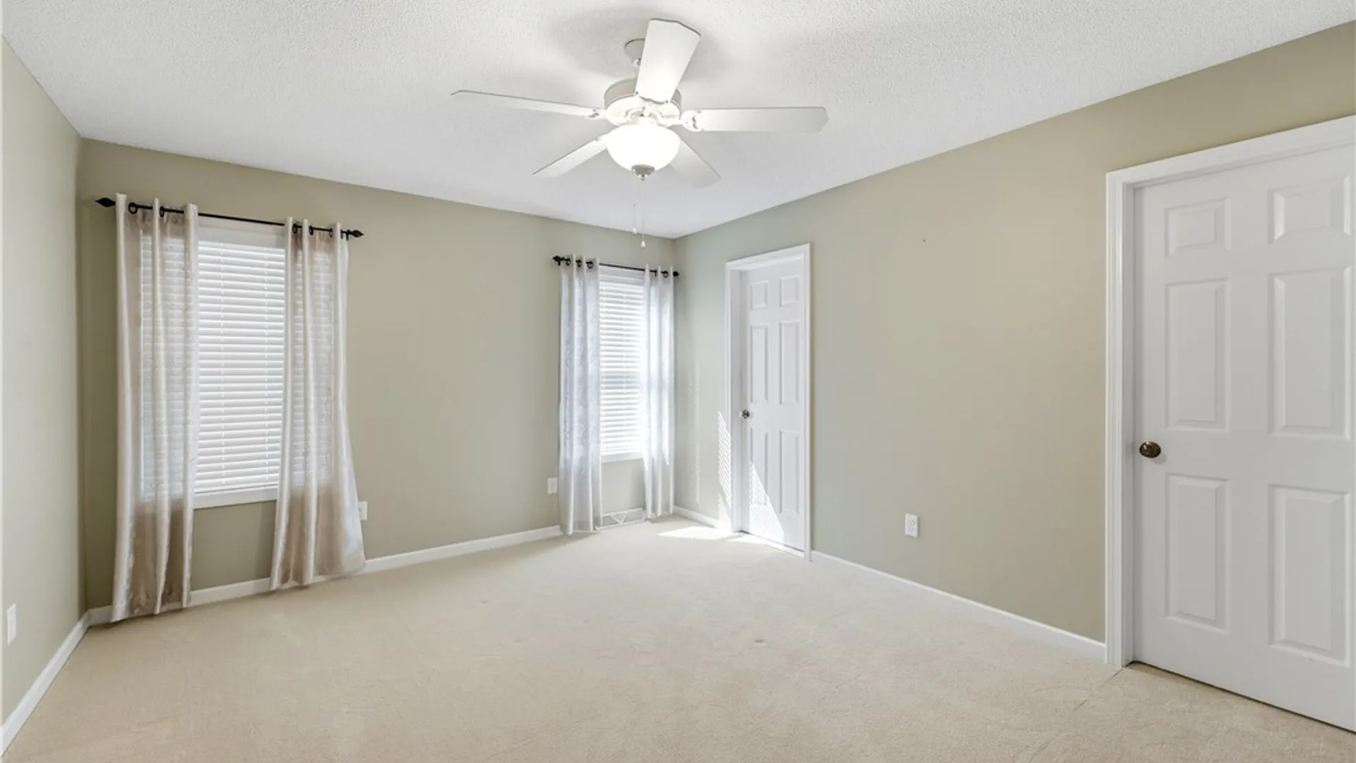 Property at 6 Wetherby, Lancaster, NY 14086 16
