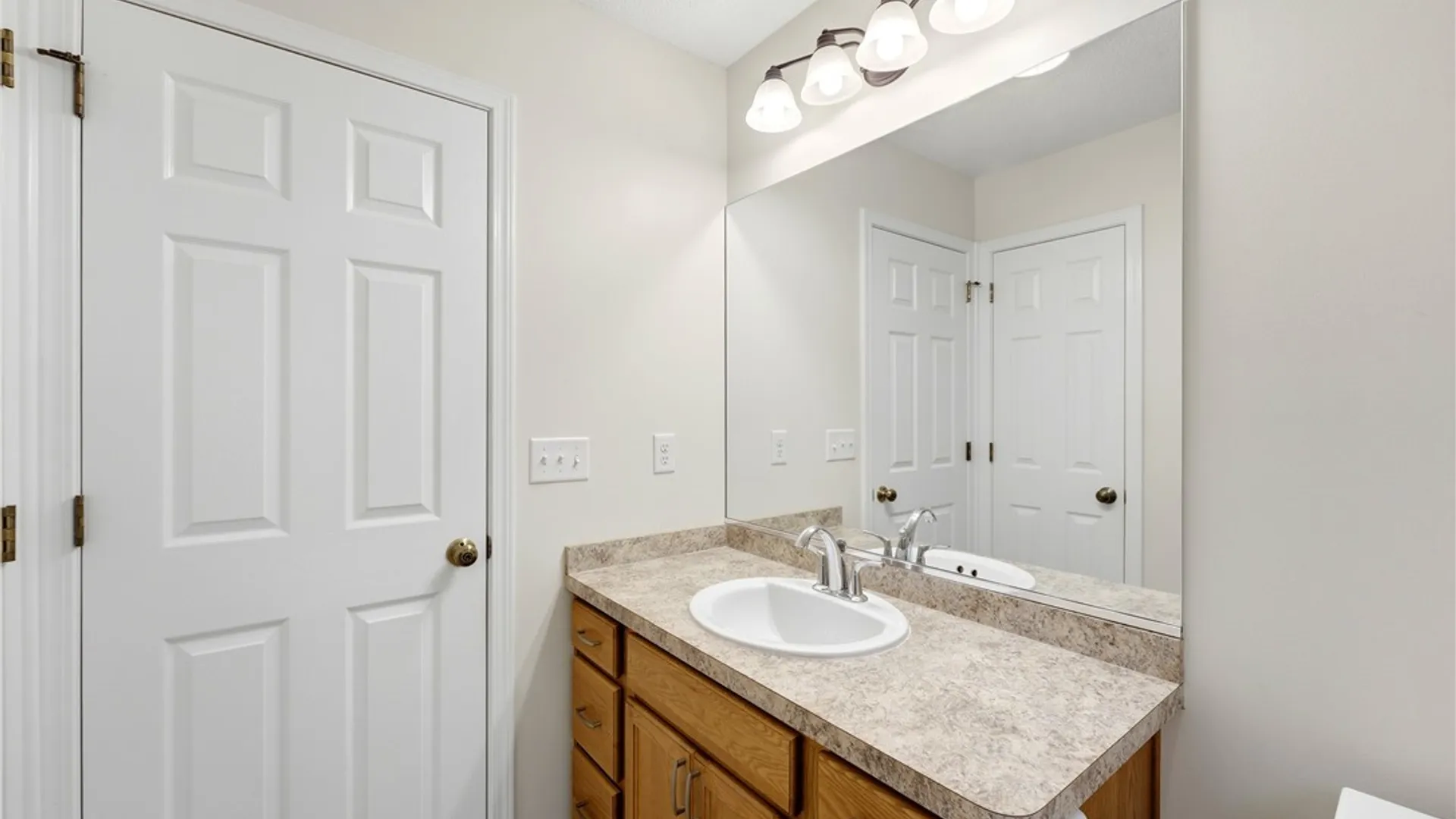 Property at 6 Wetherby, Lancaster, NY 14086 19