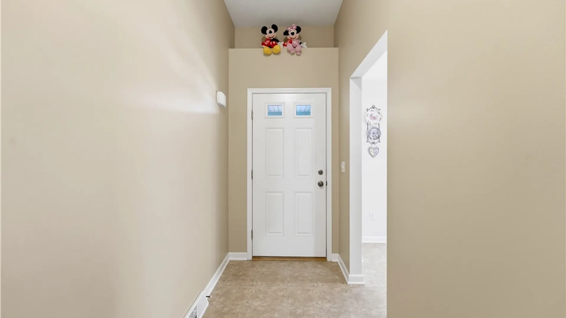 Property at 6 Wetherby, Lancaster, NY 14086 2