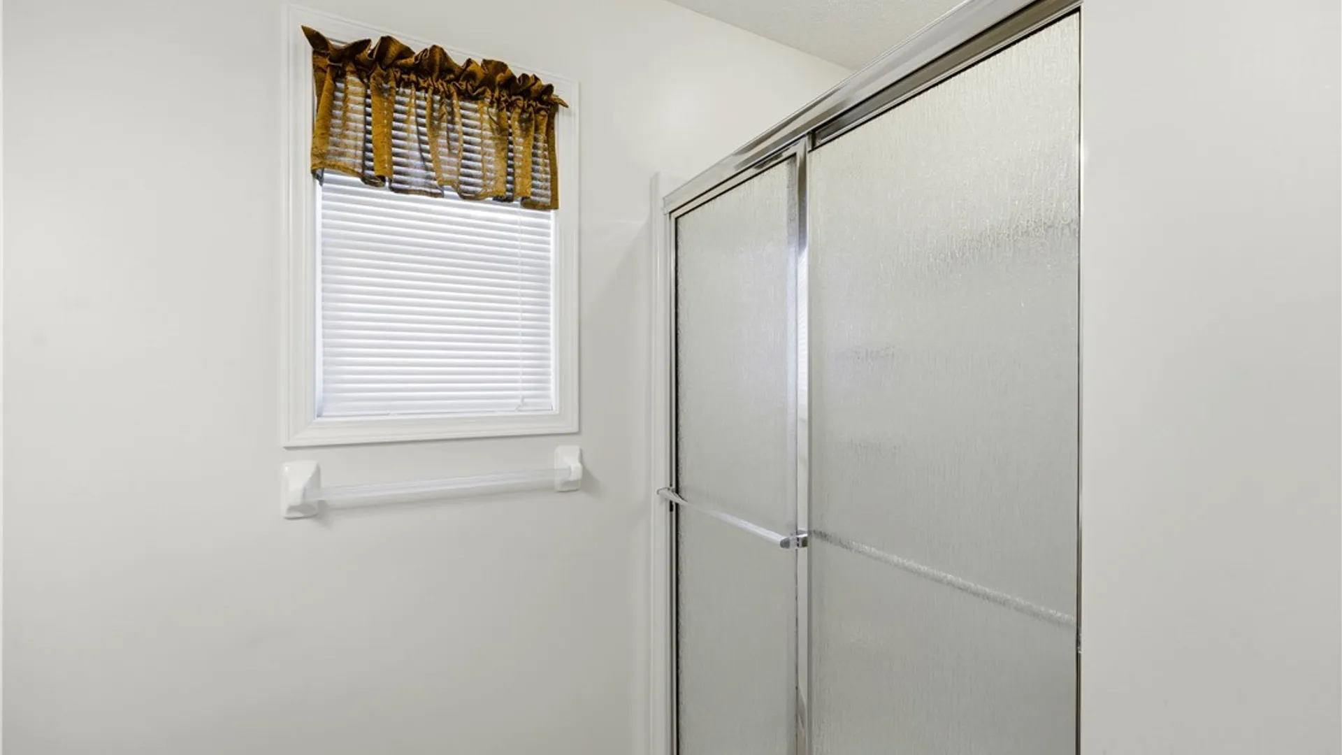 Property at 6 Wetherby, Lancaster, NY 14086 20