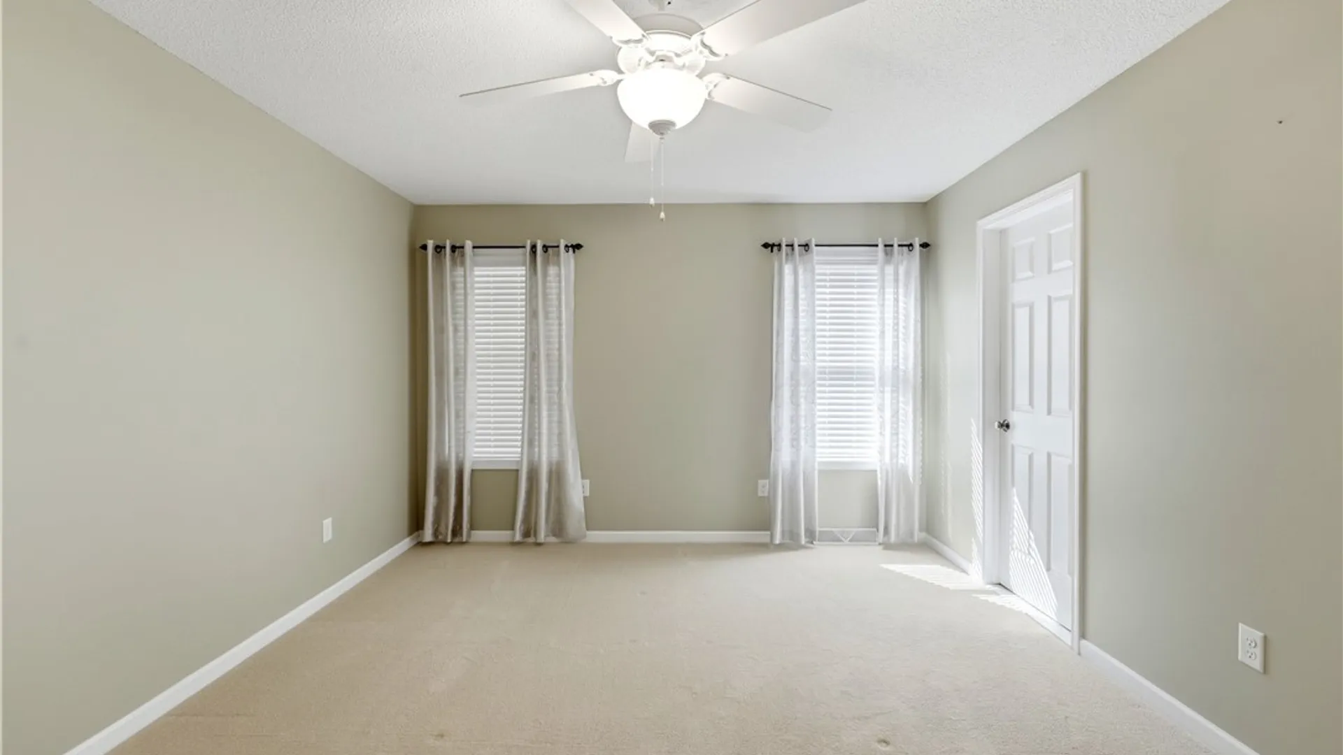 Property at 6 Wetherby, Lancaster, NY 14086 23