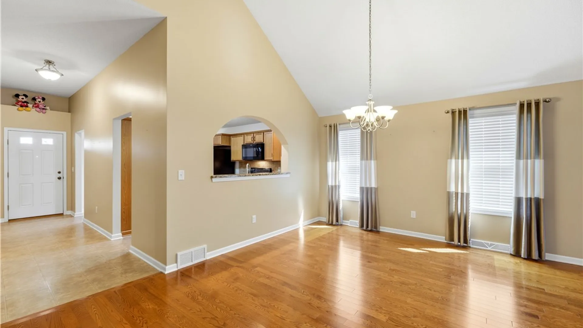 Property at 6 Wetherby, Lancaster, NY 14086 24