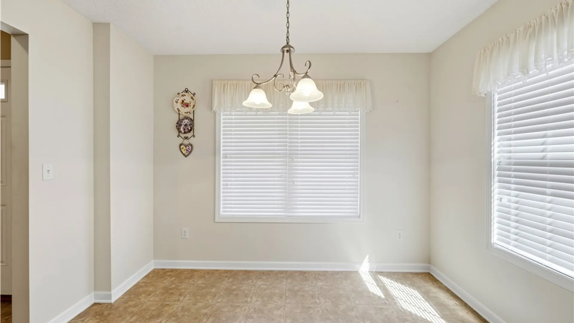 Property at 6 Wetherby, Lancaster, NY 14086 3