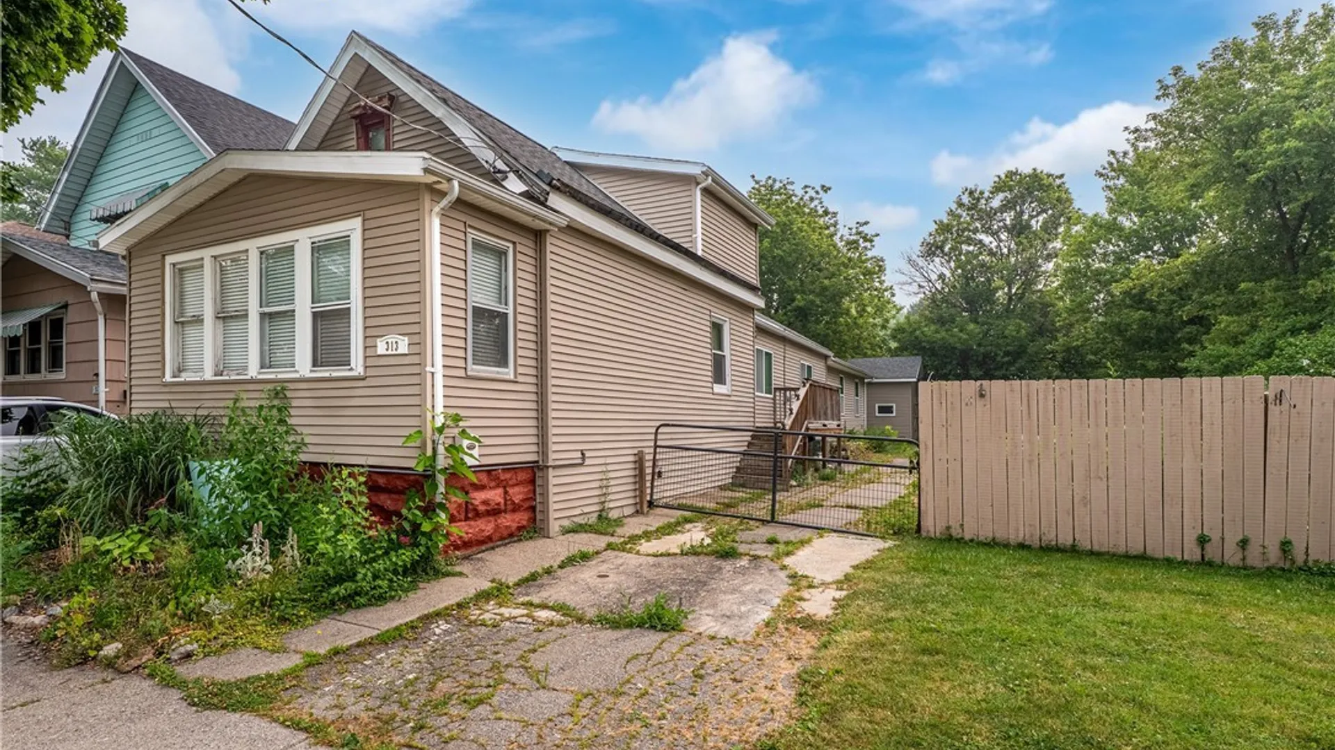 Property at 313 Benzinger St., Buffalo, NY 14206 2