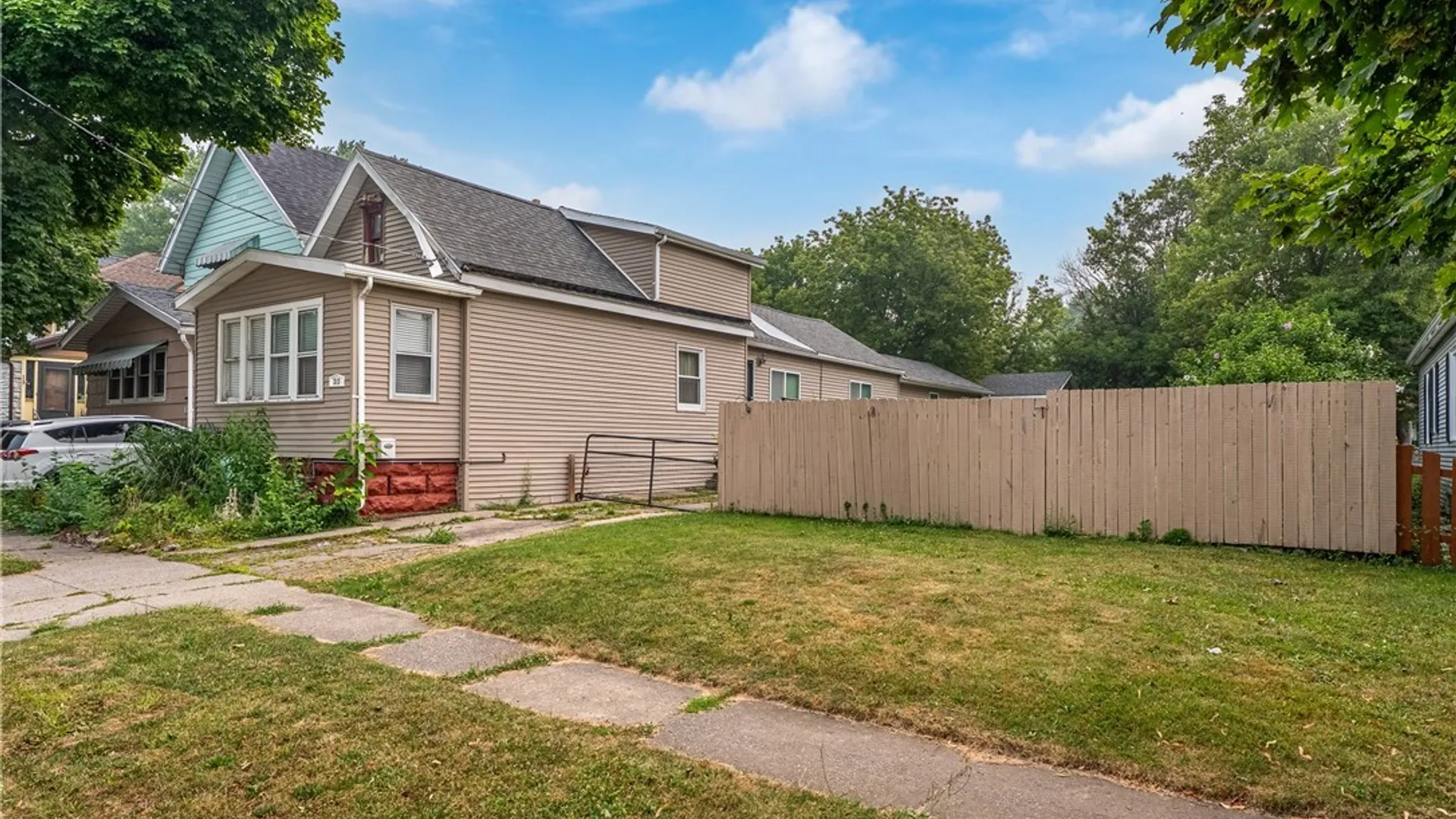 Property at 313 Benzinger St., Buffalo, NY 14206 4
