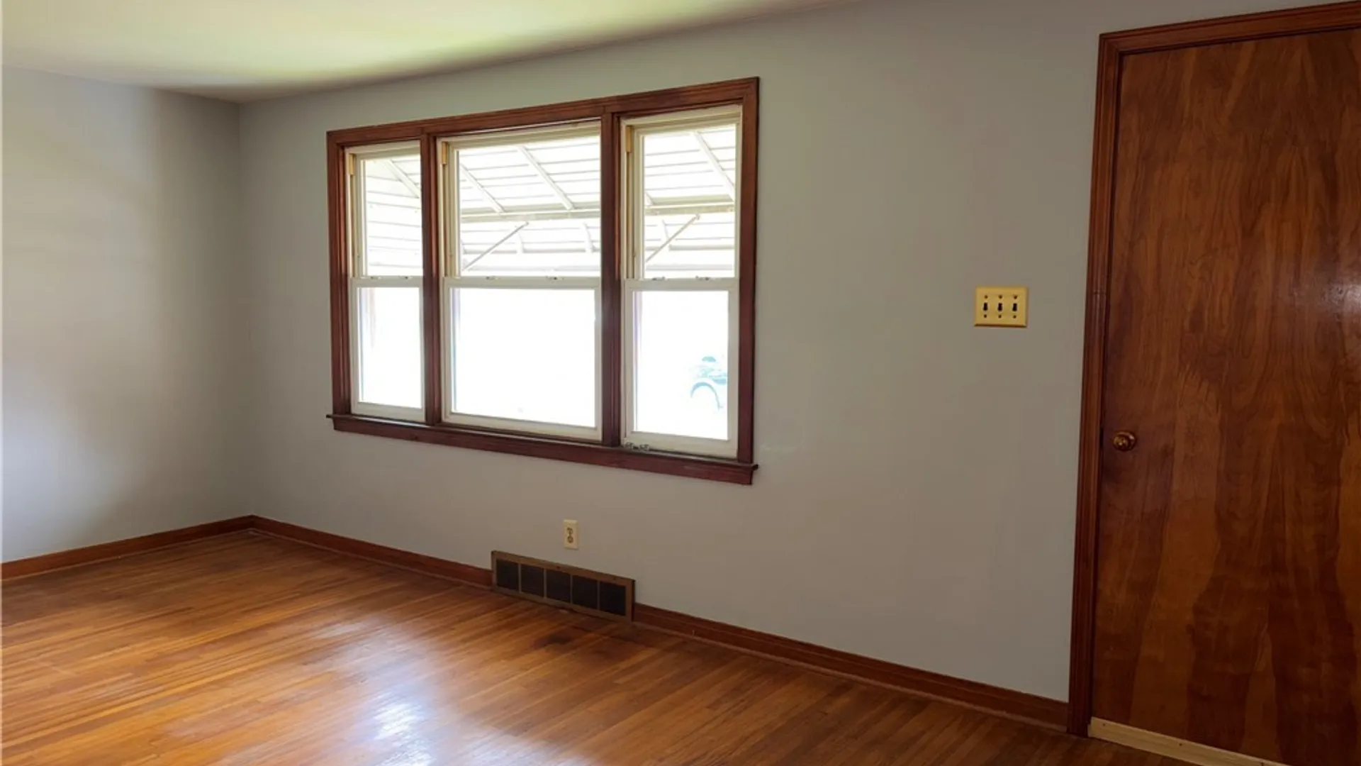 Property at 277 Kinsey Avenue, Tonawanda, NY 14217 8