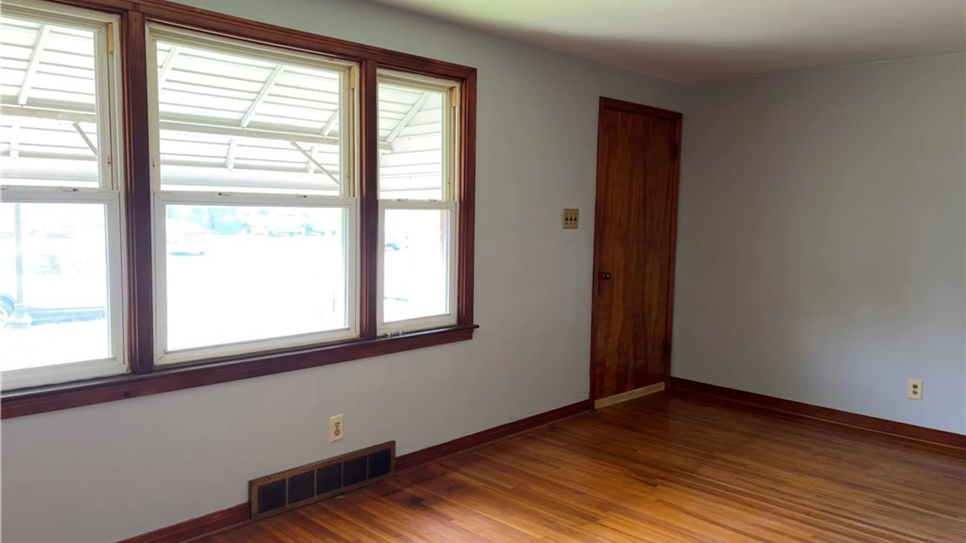 Property at 277 Kinsey Avenue, Tonawanda, NY 14217 9