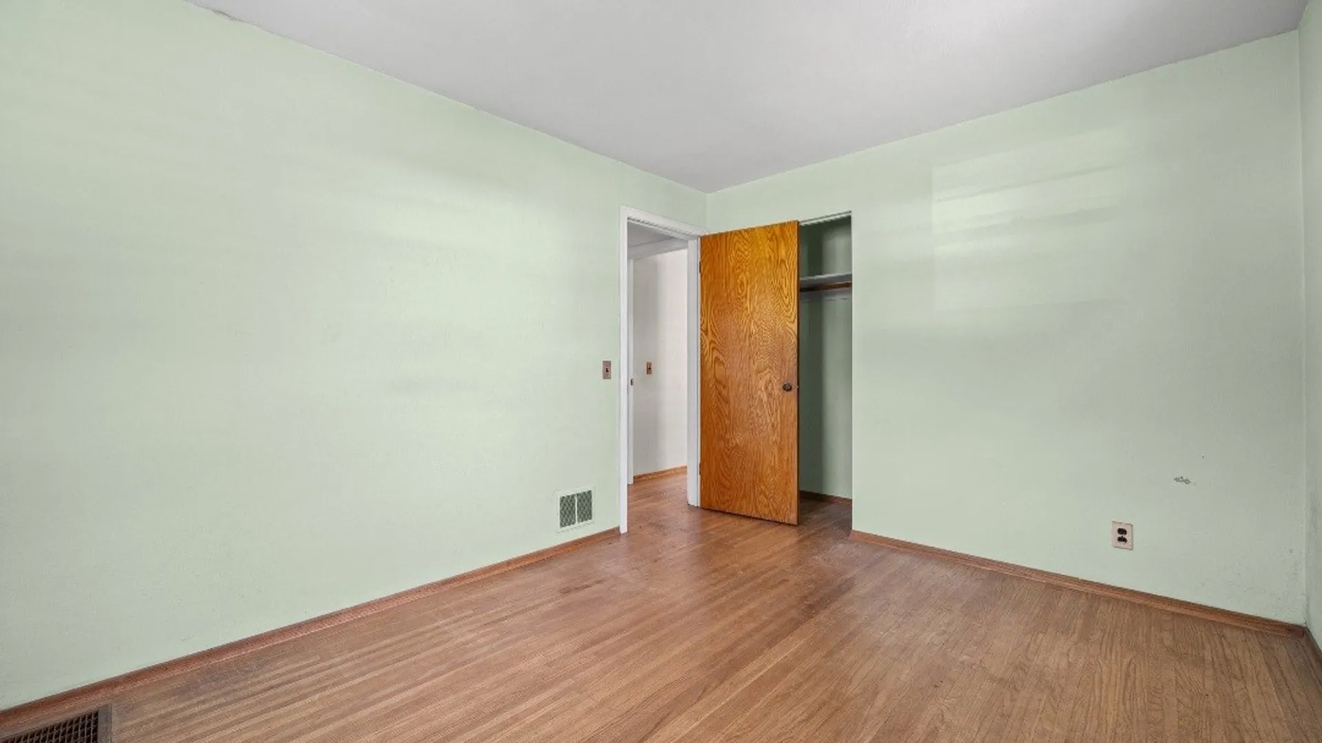 Property at 275 Biscayne Drive, Greece, NY 14612 15