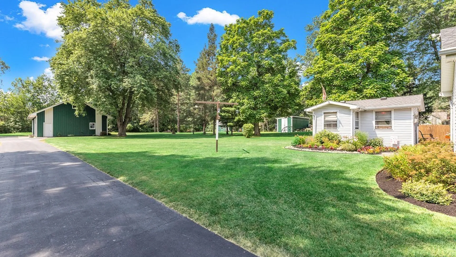 Property at 10875 Howe Road, Clarence, NY 14031 4