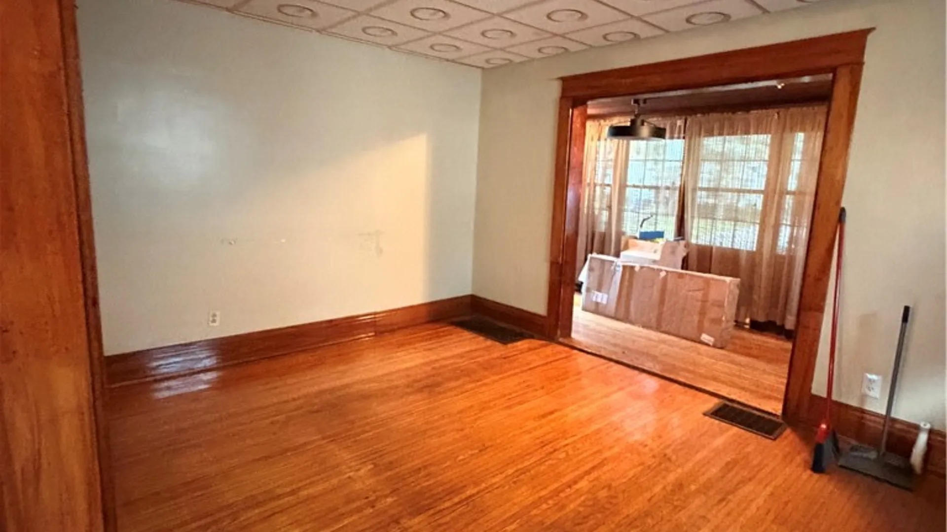 Property at 946 Arnett Boulevard, Rochester, NY 14619 4