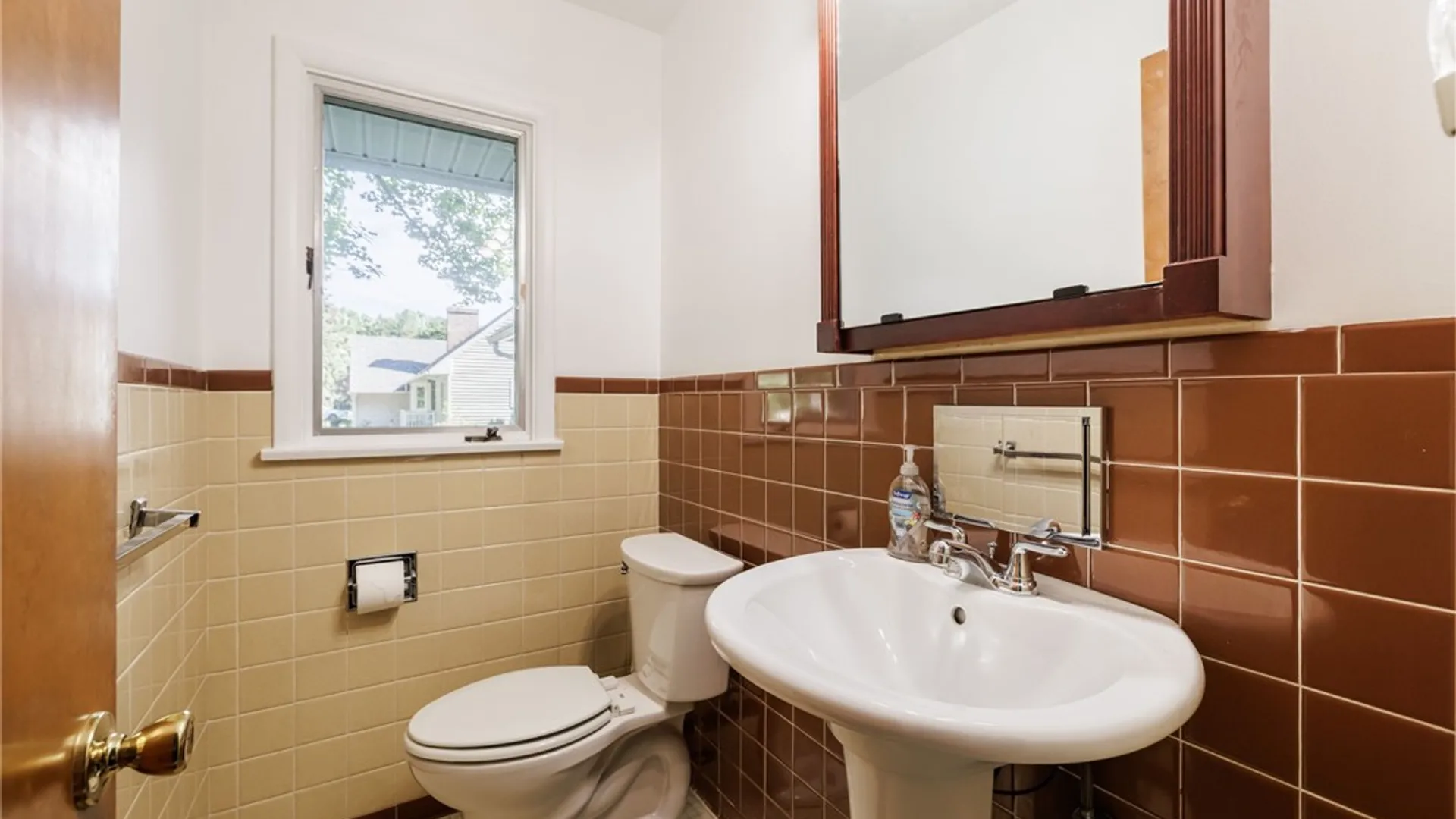 Property at 141 Glenview Lane, Irondequoit, NY 14609 15