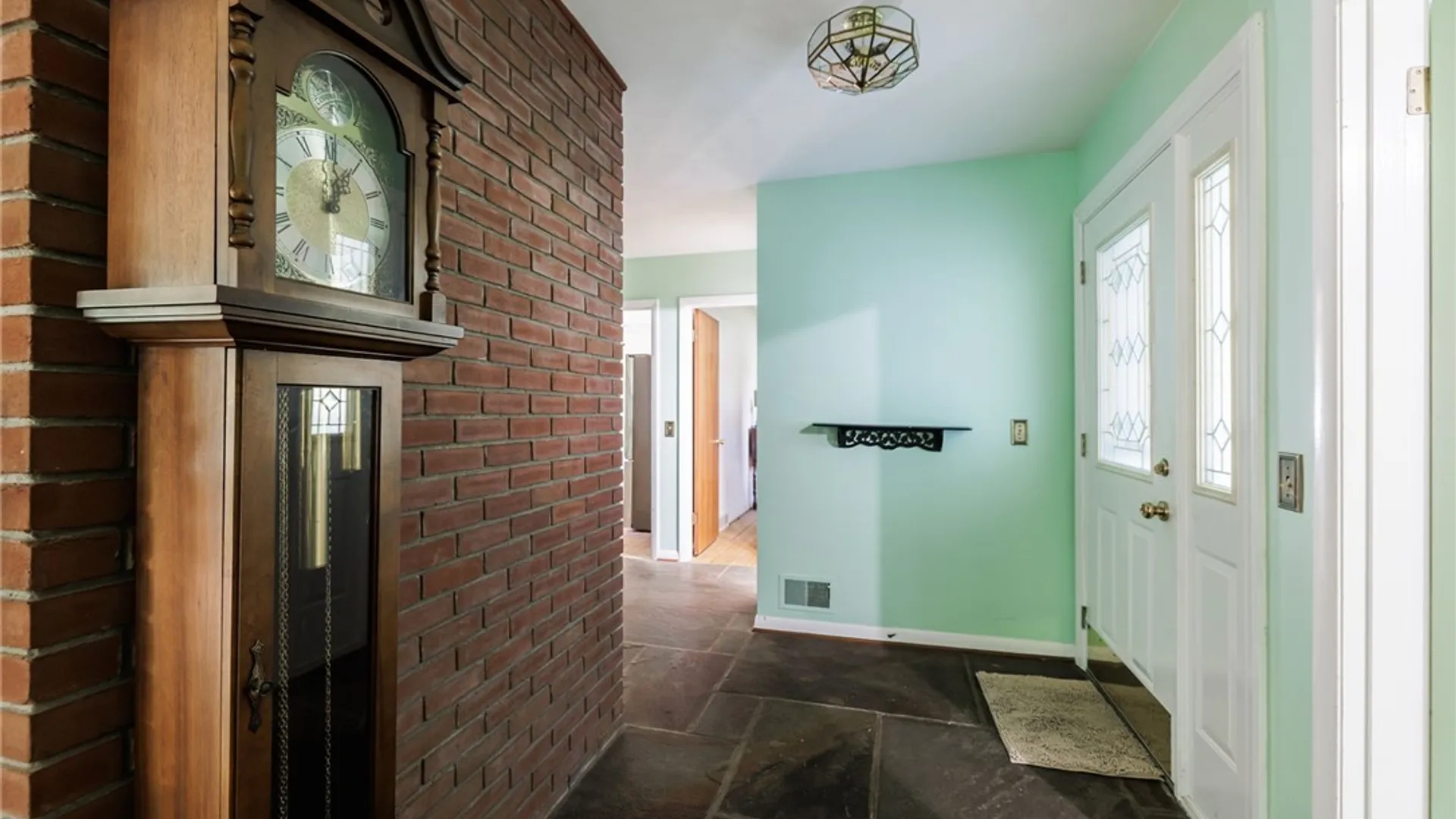 Property at 141 Glenview Lane, Irondequoit, NY 14609 2