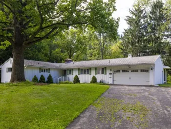 Property at 141 Glenview Lane, Irondequoit, NY 14609