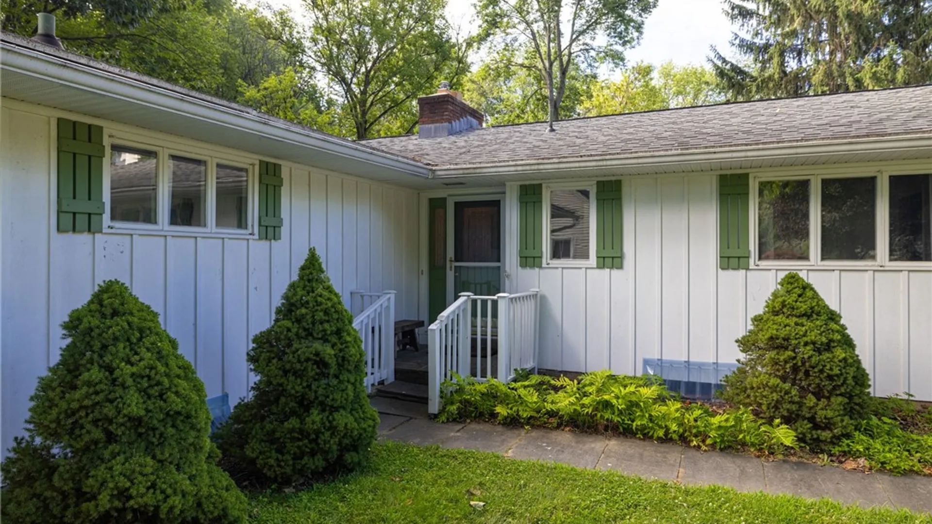 Property at 141 Glenview Lane, Irondequoit, NY 14609 28