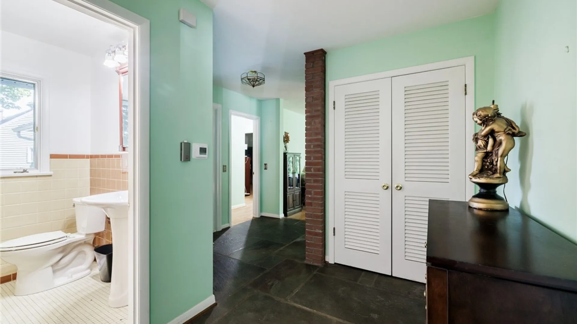 Property at 141 Glenview Lane, Irondequoit, NY 14609 3