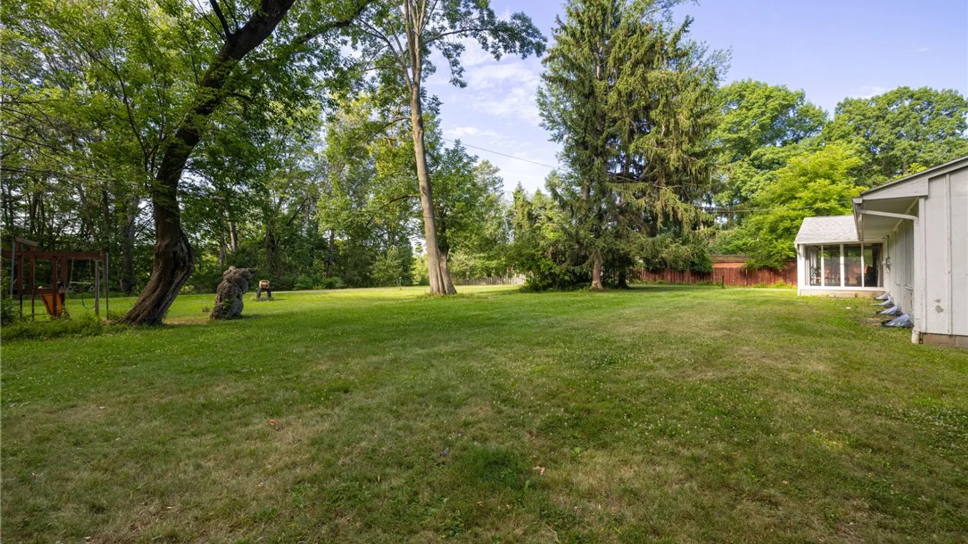 Property at 141 Glenview Lane, Irondequoit, NY 14609 32
