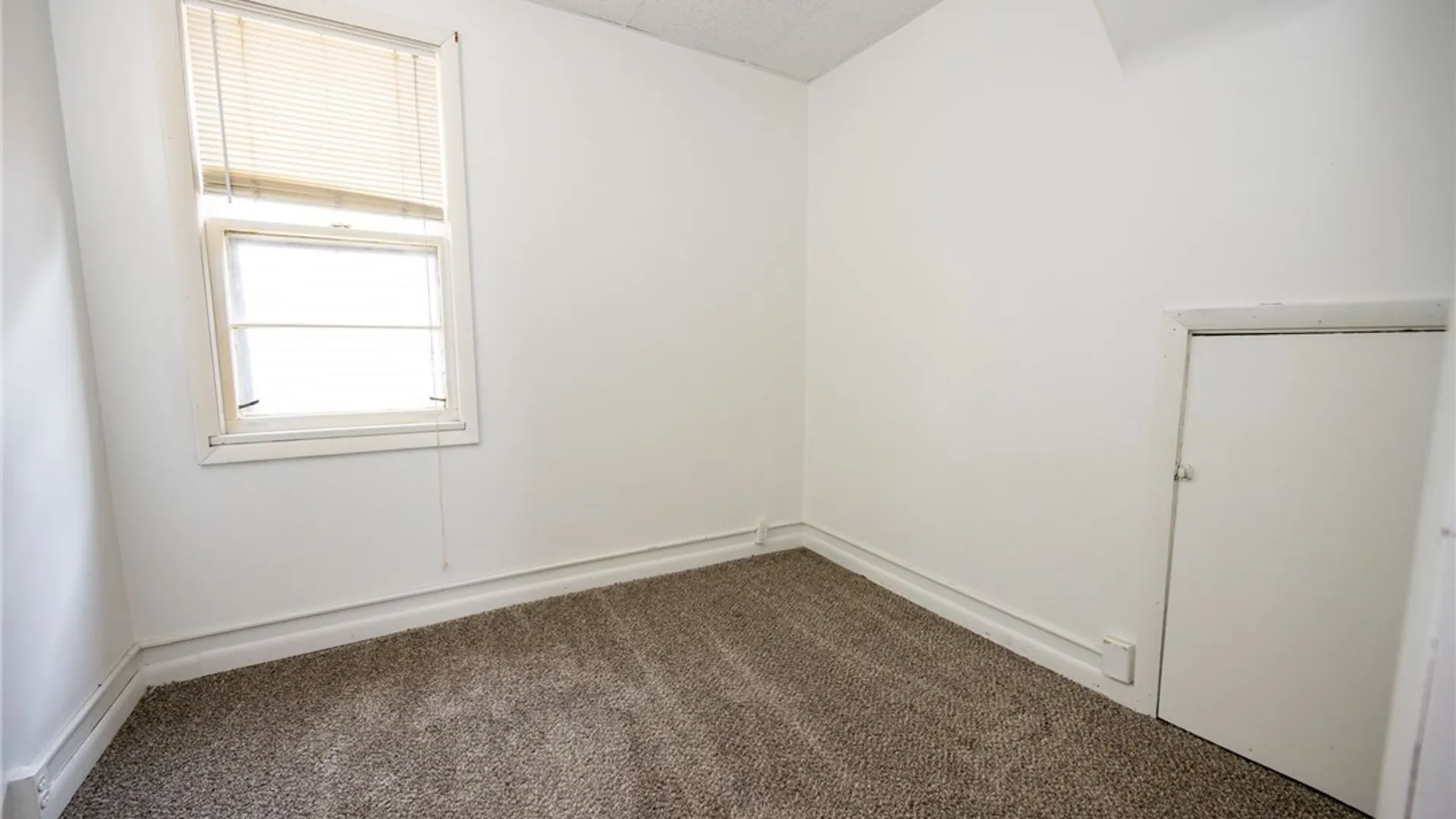 Property at 127 Baitz Avenue, Buffalo, NY 14206 14