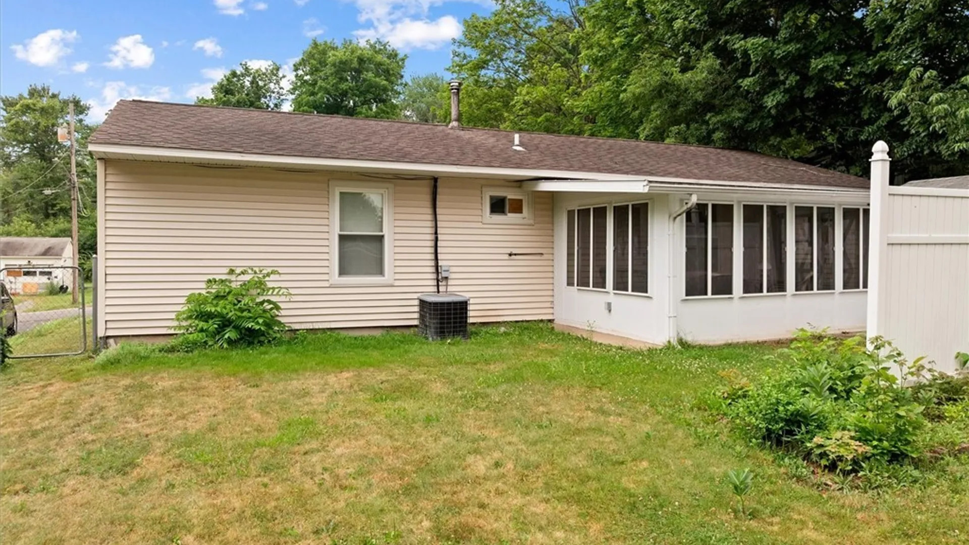 Property at 504 Deerwood Road, Utica, NY 13502 4
