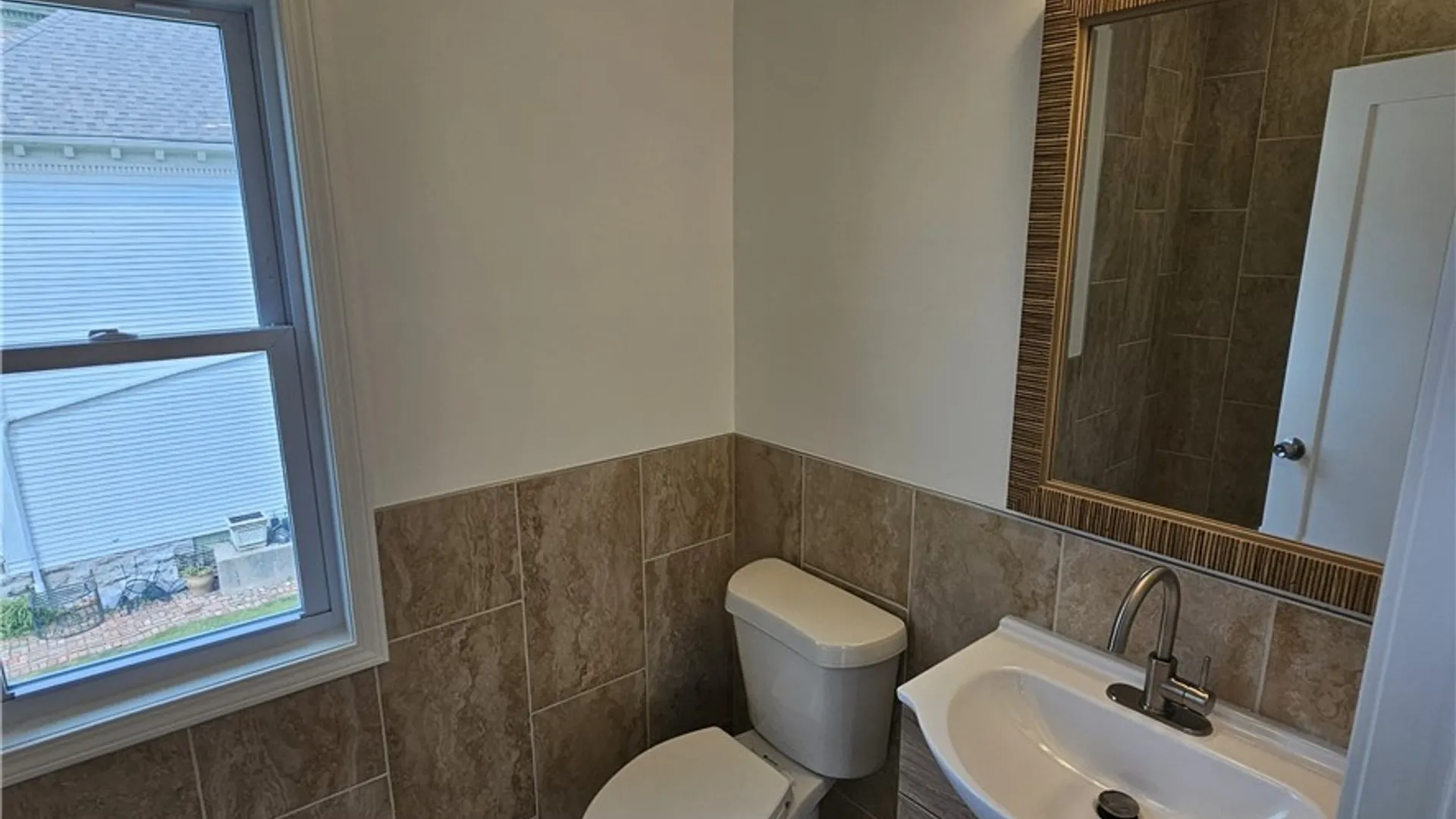 Property at 23 Oxford Avenue, Buffalo, NY 14209 35