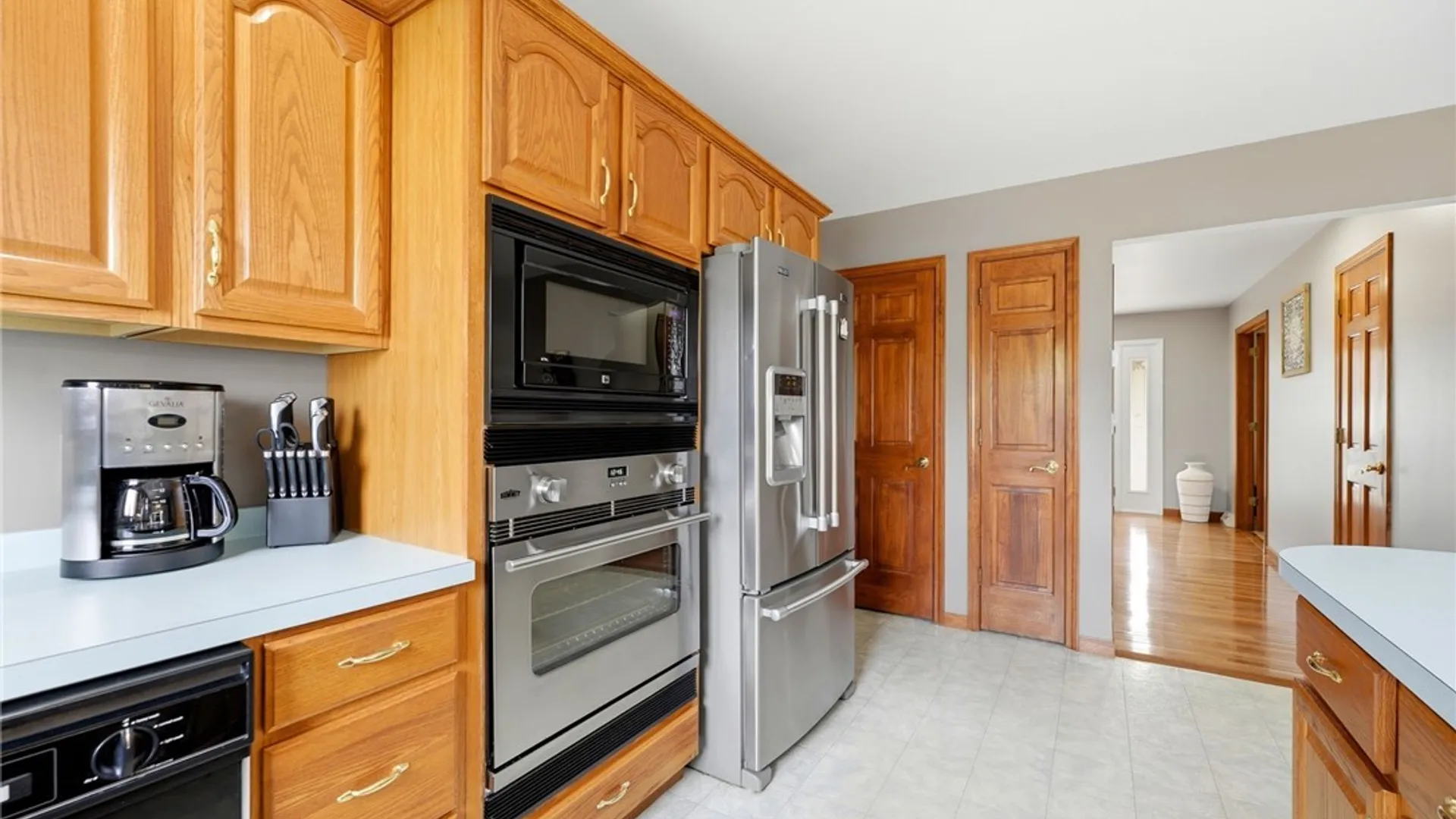 Property at 30 Ashwood Lane, Orchard Park, NY 14127 15