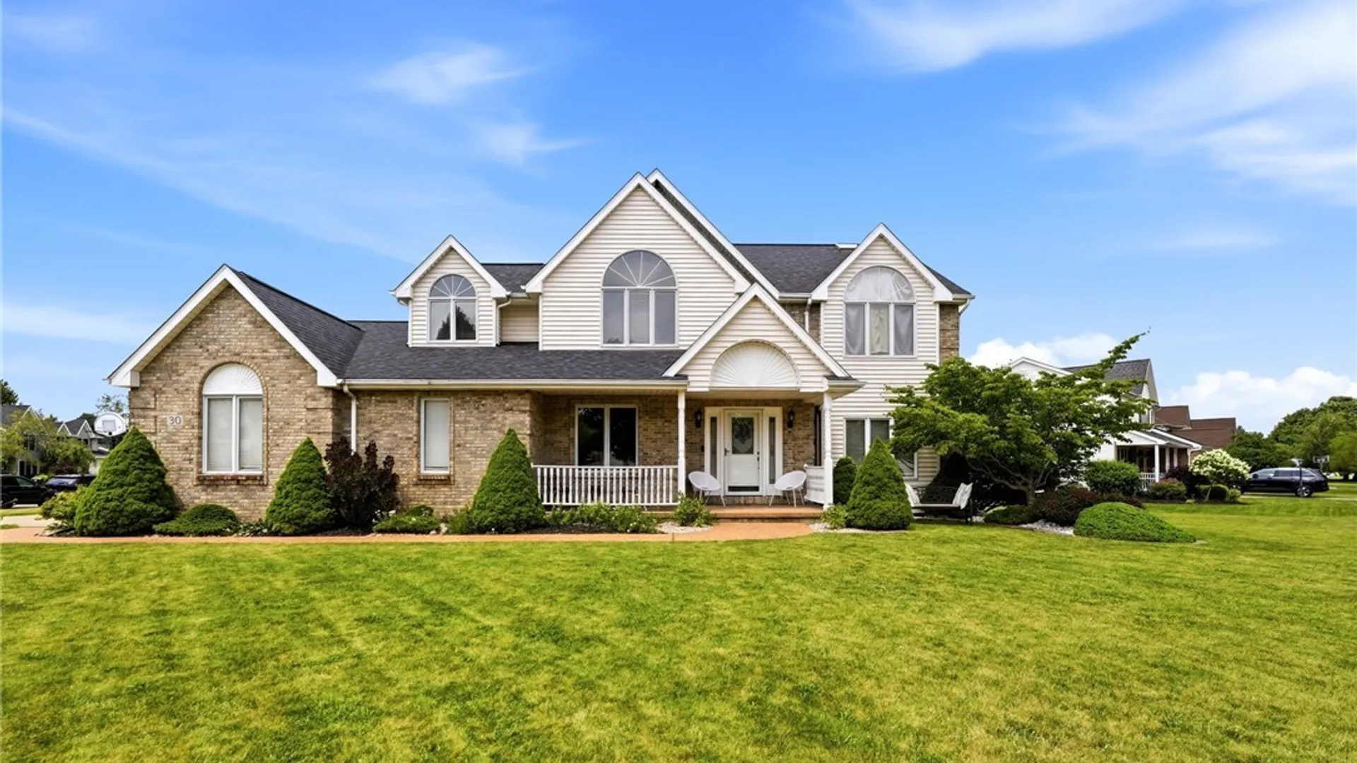 Property at 30 Ashwood Lane, Orchard Park, NY 14127 2
