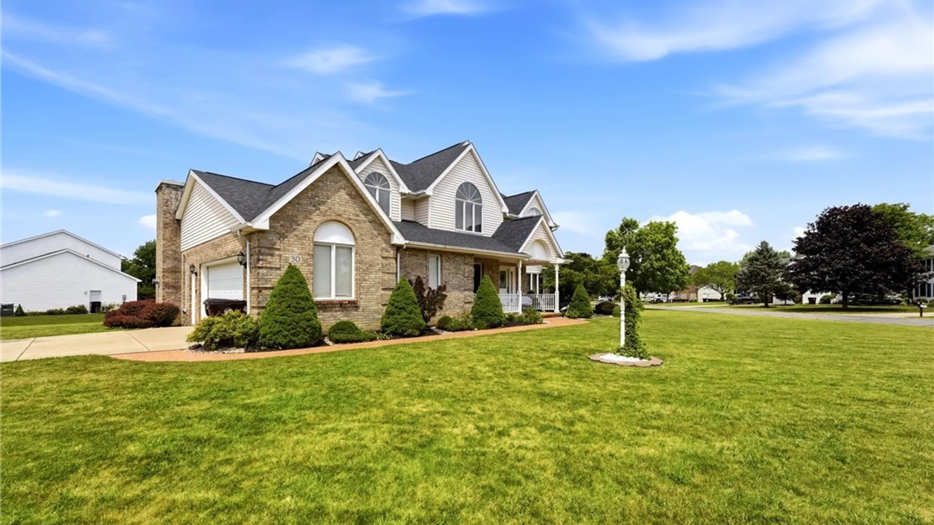 Property at 30 Ashwood Lane, Orchard Park, NY 14127 3