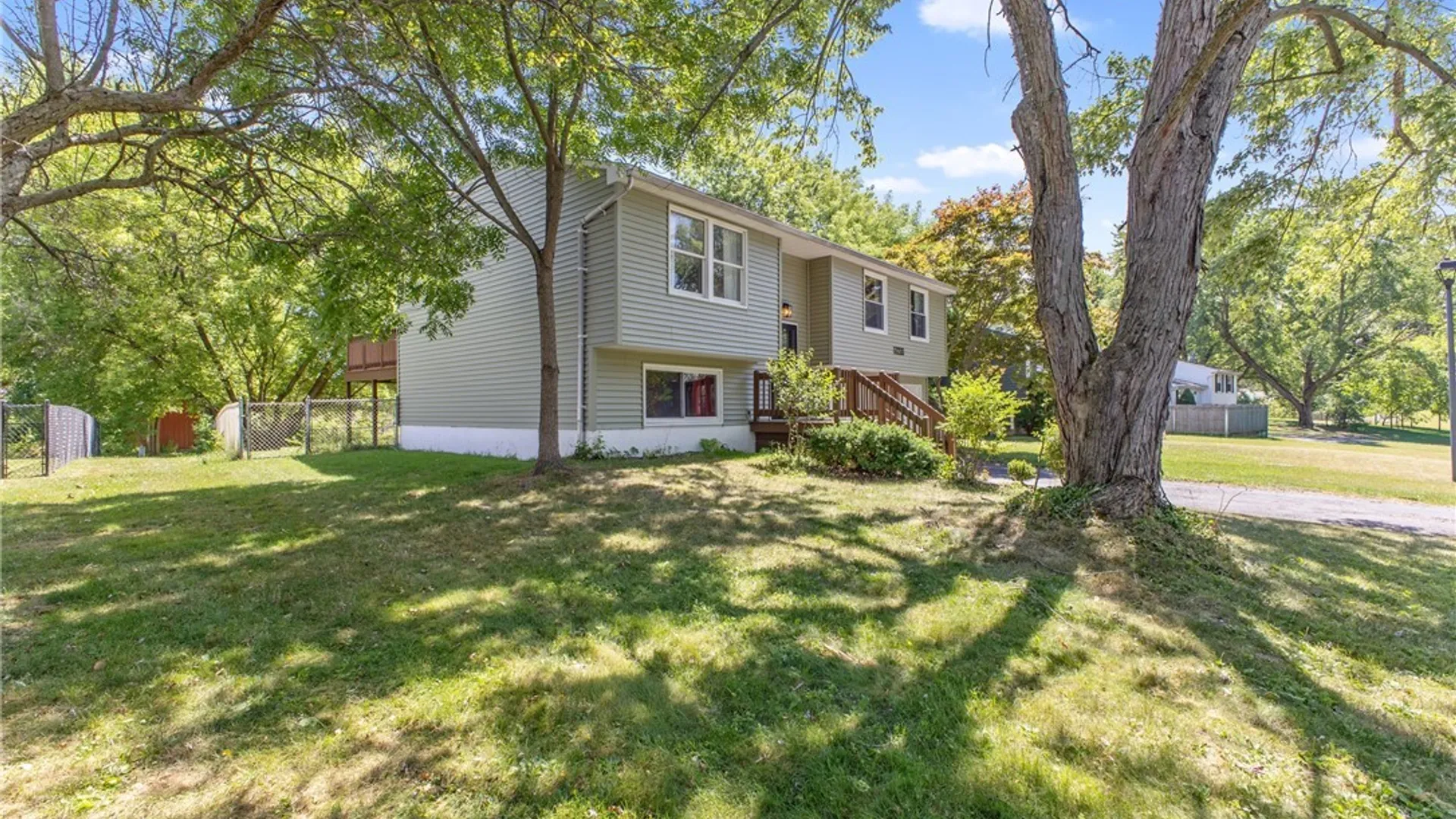 Property at 4258 Amblewood Lane, Clay, NY 13041 2