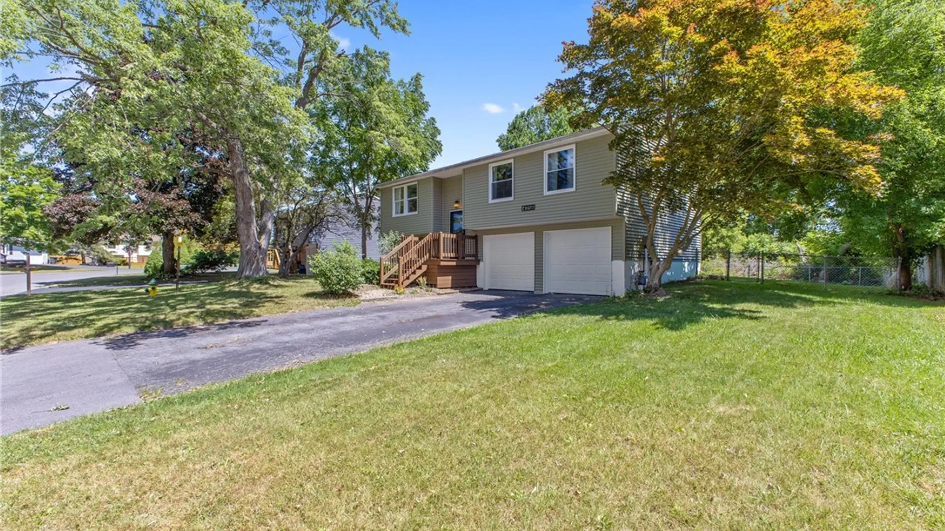 Property at 4258 Amblewood Lane, Clay, NY 13041 34