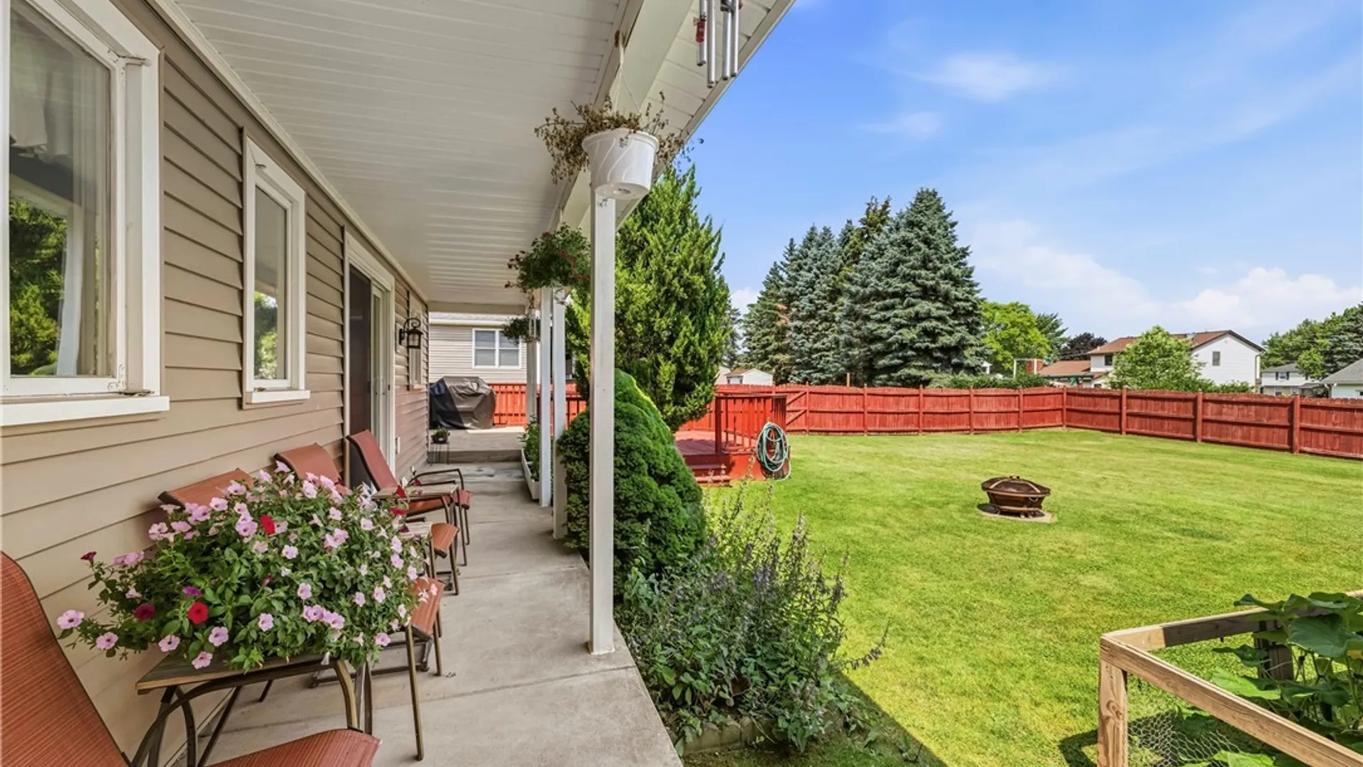 Property at 951 Foxcroft Rd, Grand Island, NY 14072 44