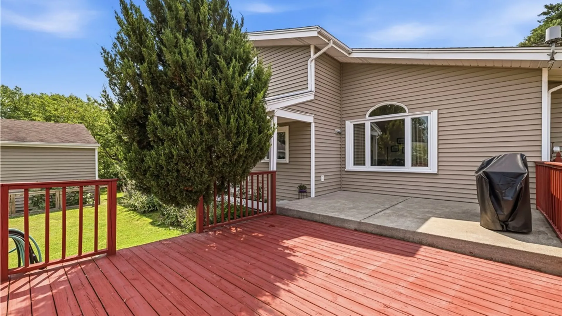 Property at 951 Foxcroft Rd, Grand Island, NY 14072 46
