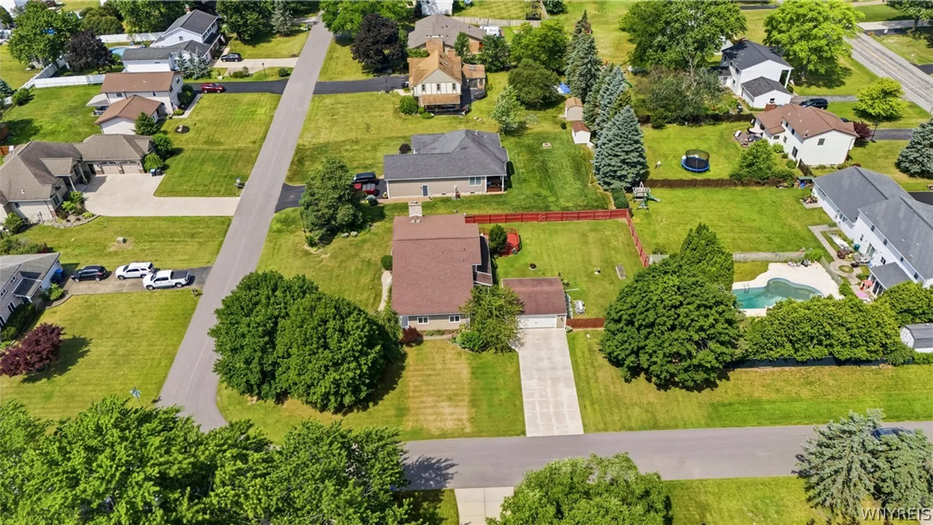 Property at 951 Foxcroft Rd, Grand Island, NY 14072 48