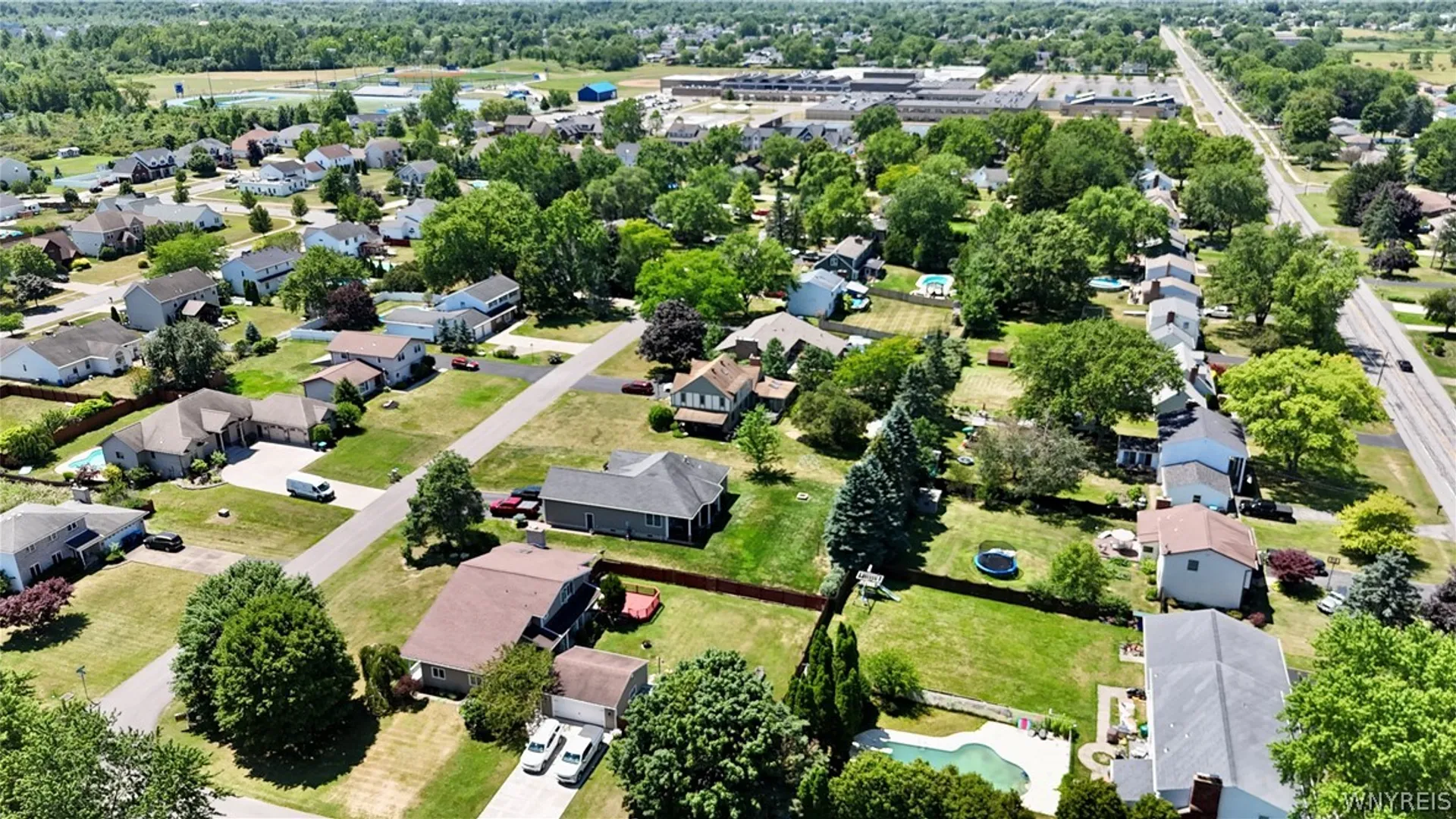 Property at 951 Foxcroft Rd, Grand Island, NY 14072 49