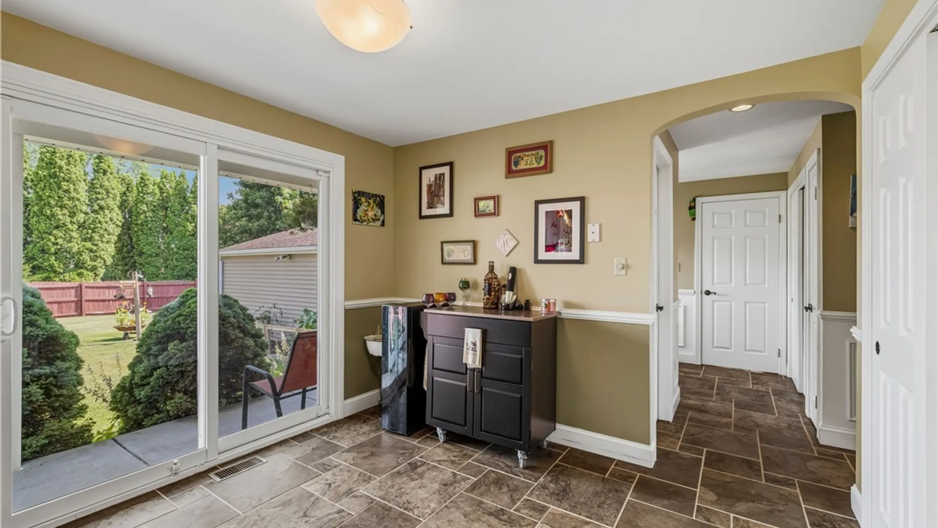 Property at 951 Foxcroft Rd, Grand Island, NY 14072 5