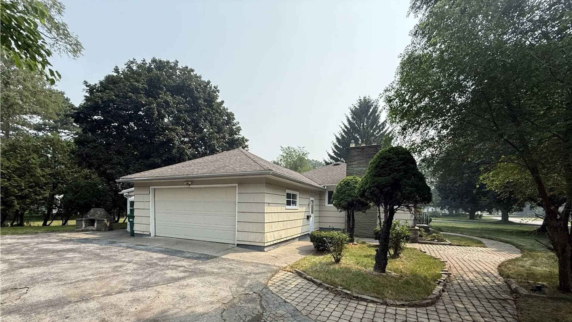 Property at 483 Brookview Drive, Irondequoit, NY 14617 2